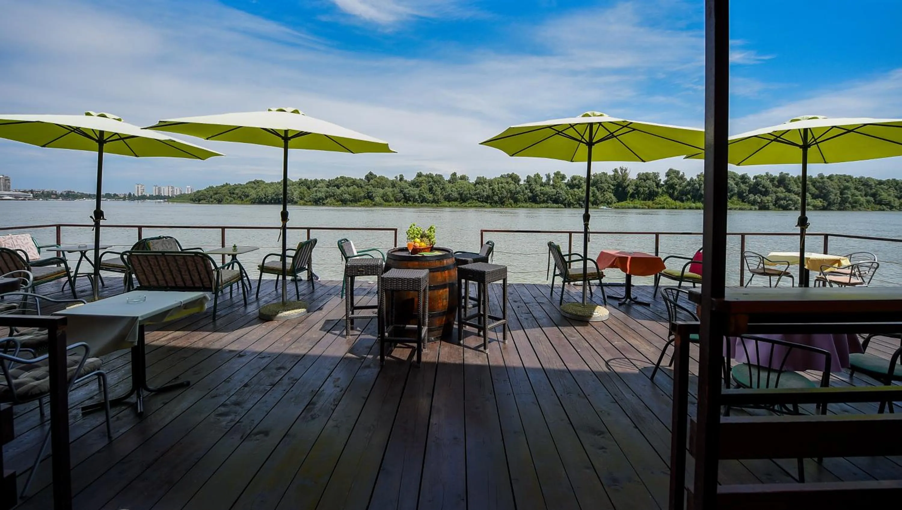 Spring in San Art Floating Hostel & Apartments