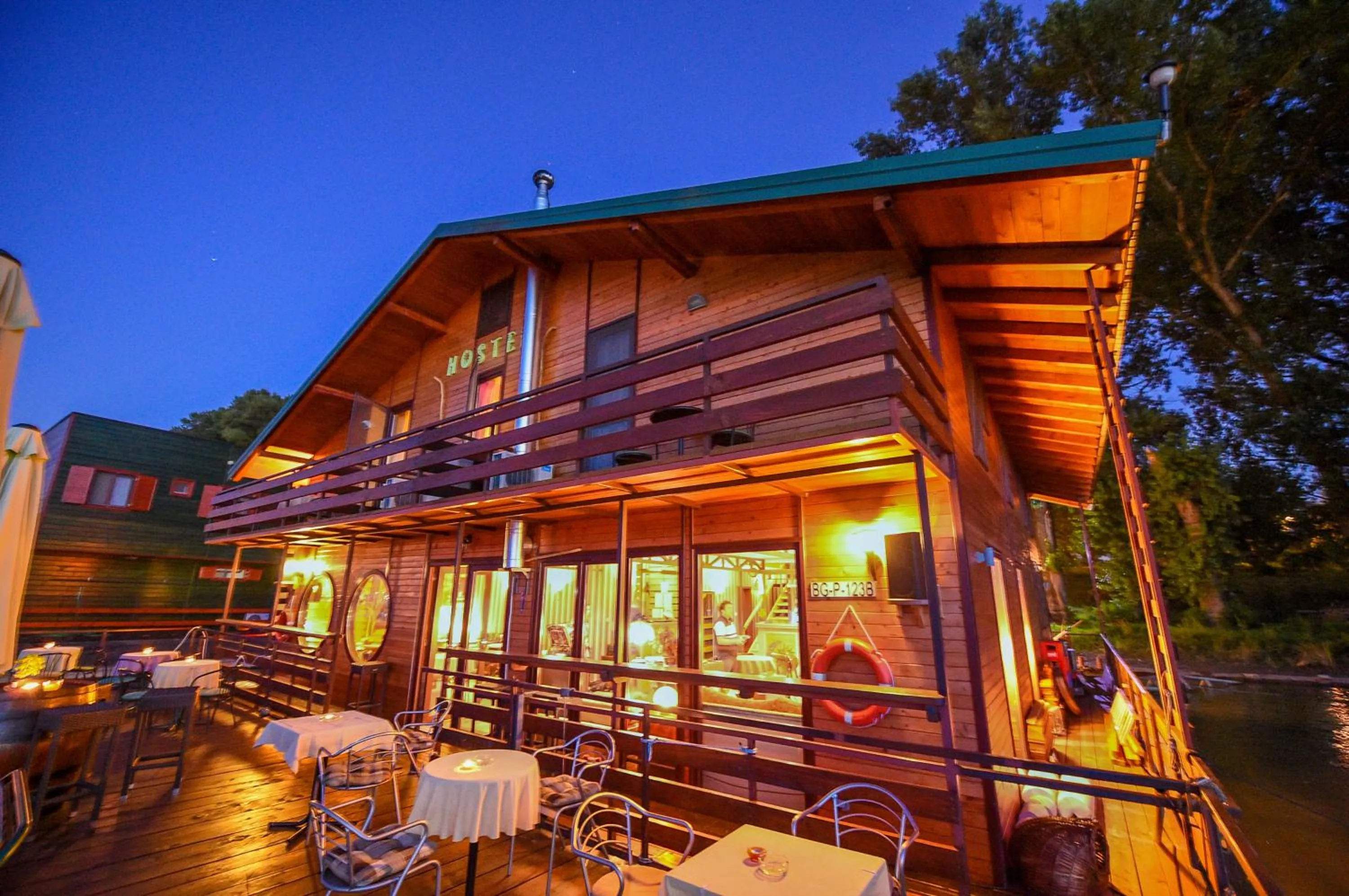 Facade/entrance in San Art Floating Hostel & Apartments