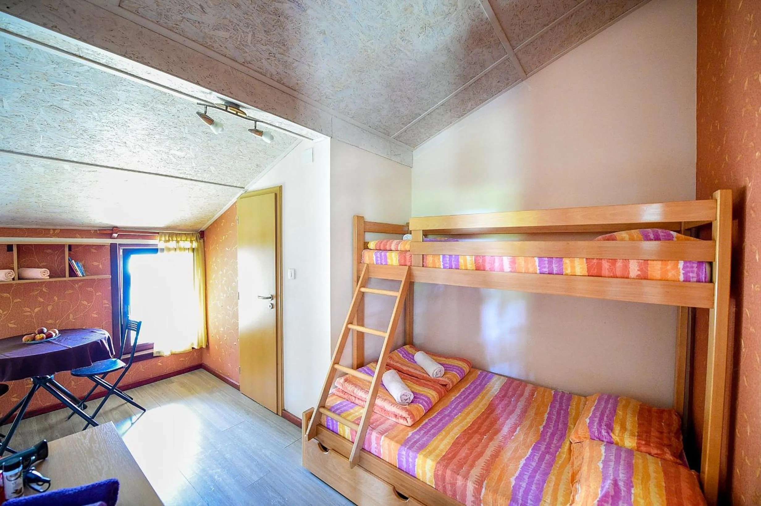 Bed in San Art Floating Hostel & Apartments
