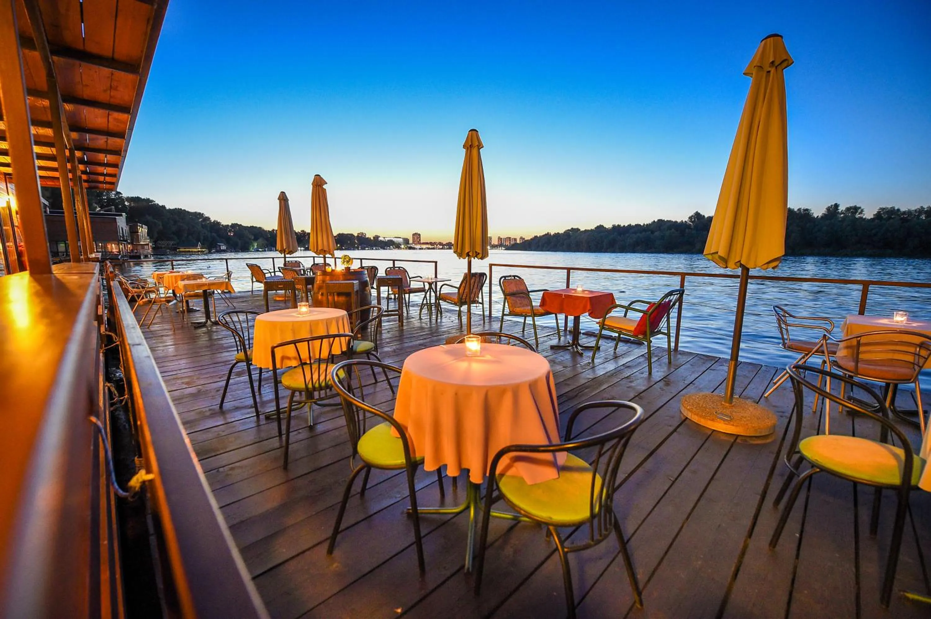 Balcony/Terrace in San Art Floating Hostel & Apartments