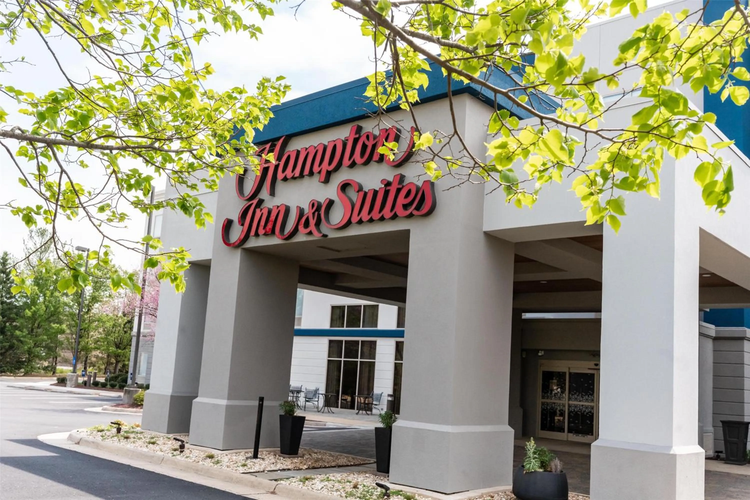 Property building in Hampton Inn & Suites Leesburg