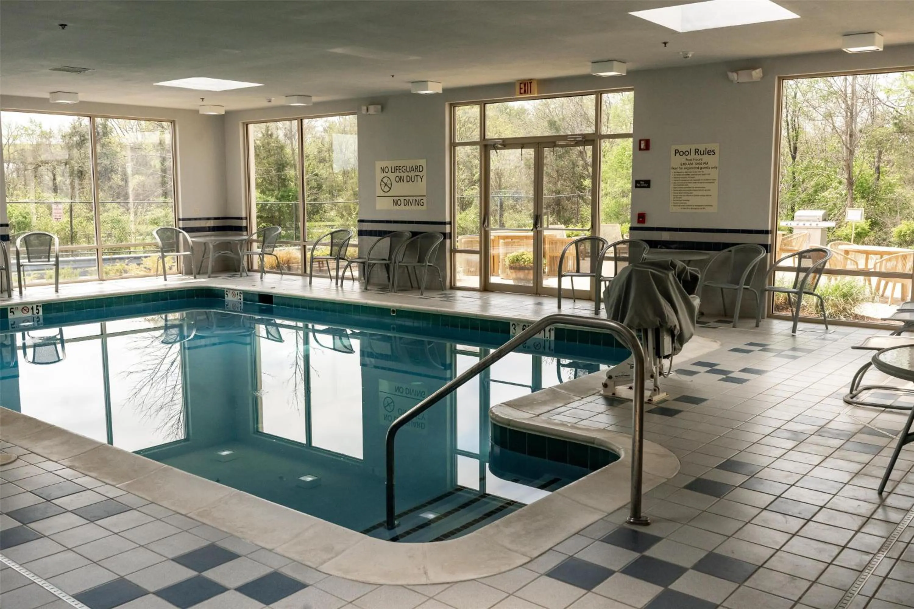 Pool view in Hampton Inn & Suites Leesburg