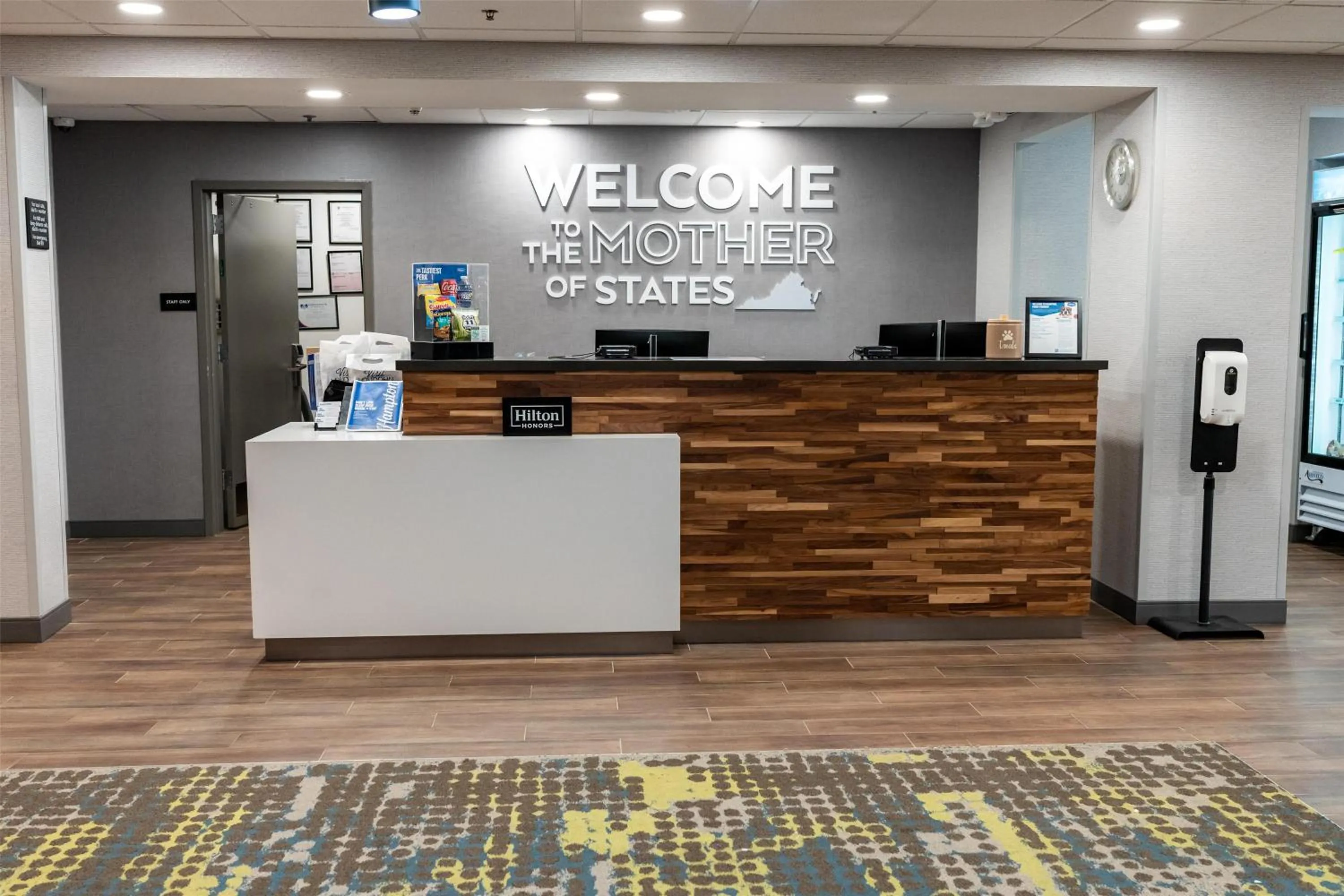 Lobby or reception in Hampton Inn & Suites Leesburg