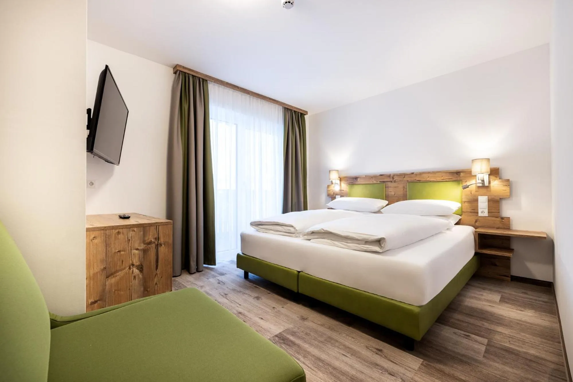 TV and multimedia, Bed in Der Alpenblick