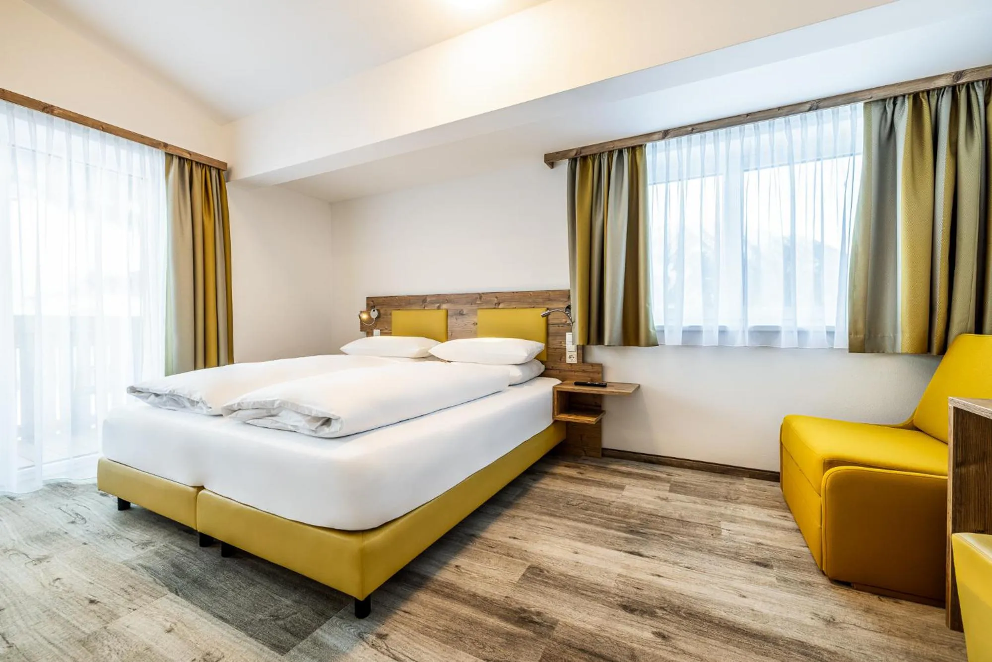 Photo of the whole room, Bed in Der Alpenblick