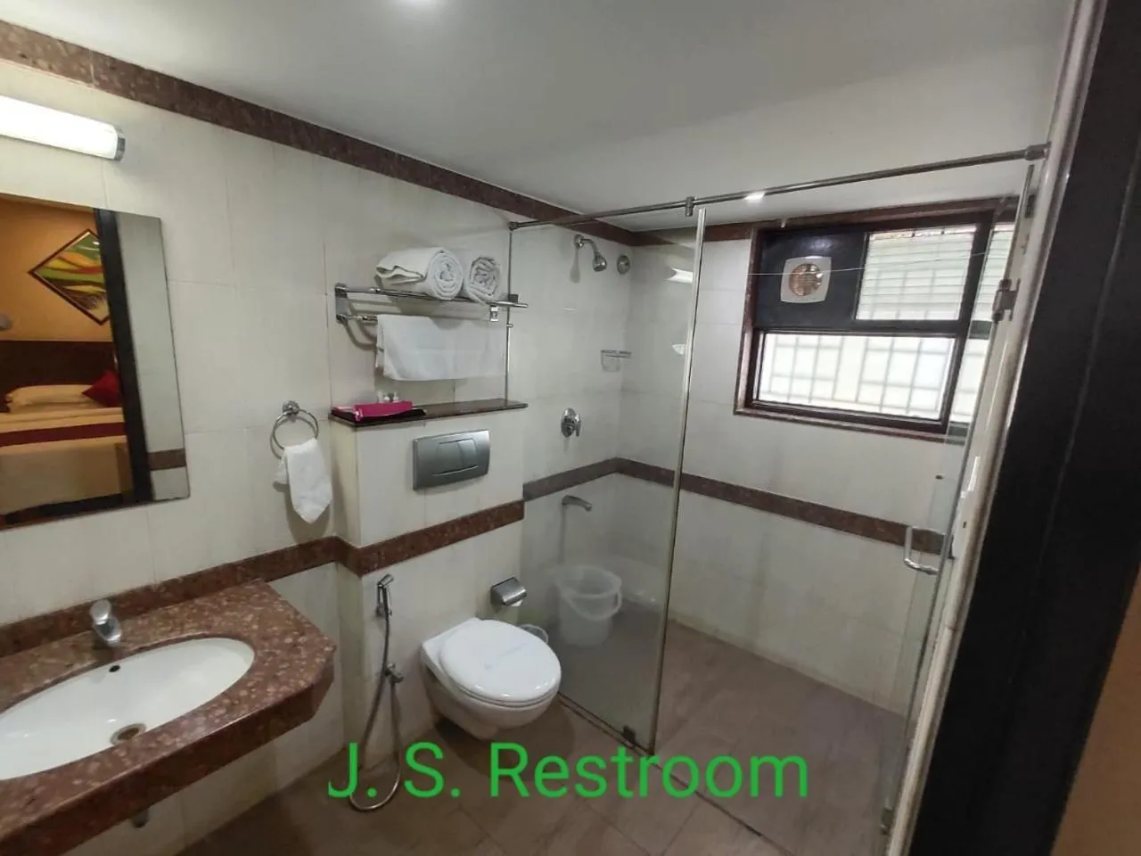 Shower in Arpanaa Hotel