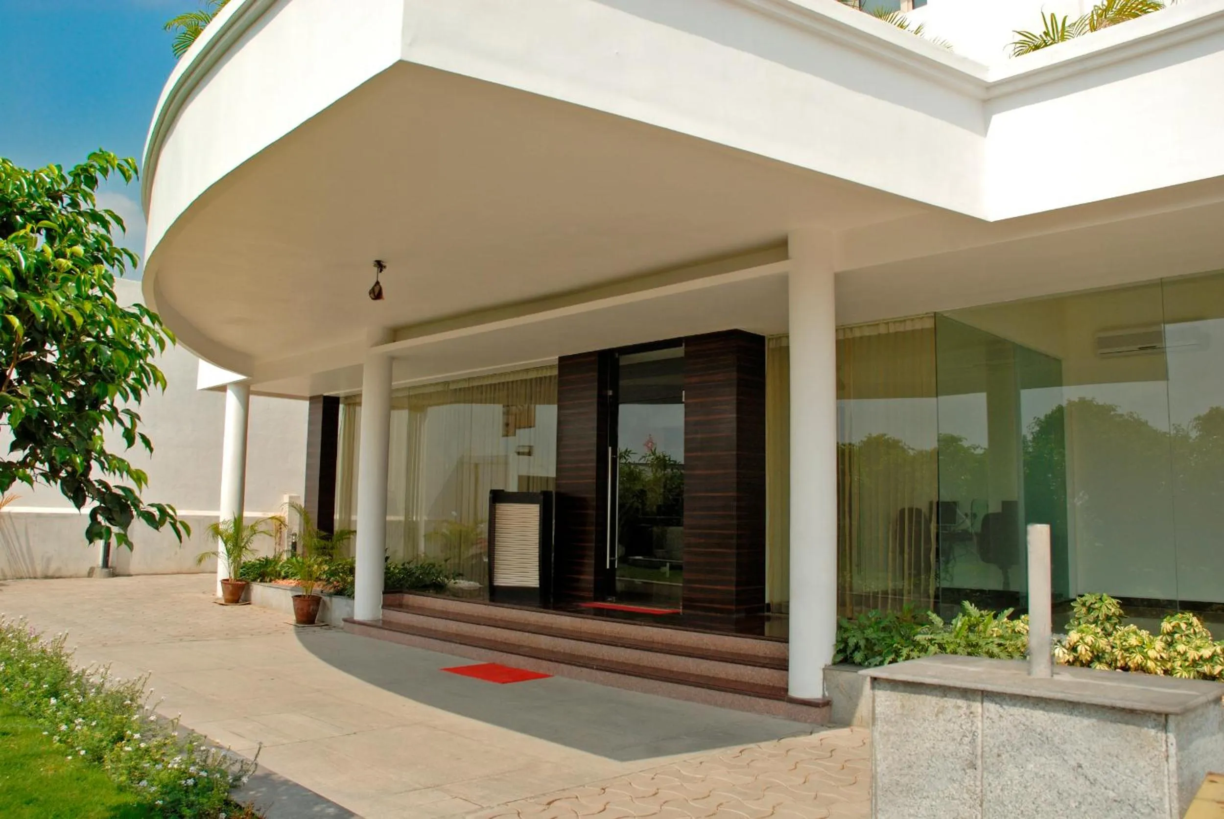 Facade/entrance in Arpanaa Hotel