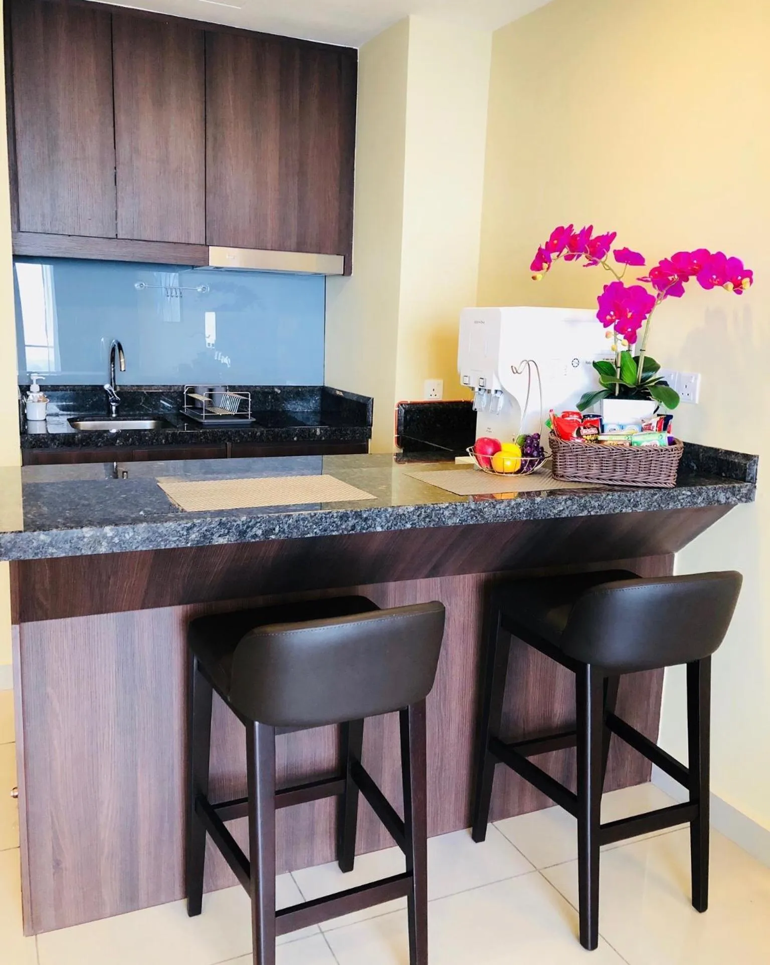 Kitchen or kitchenette in Sky D'Mont Suites