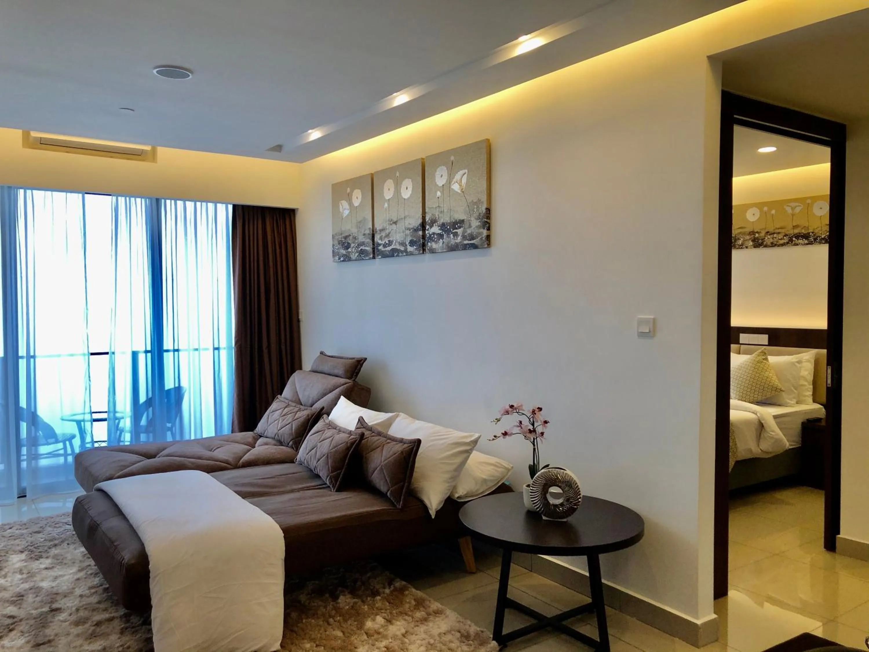 Bed in Sky D'Mont Suites