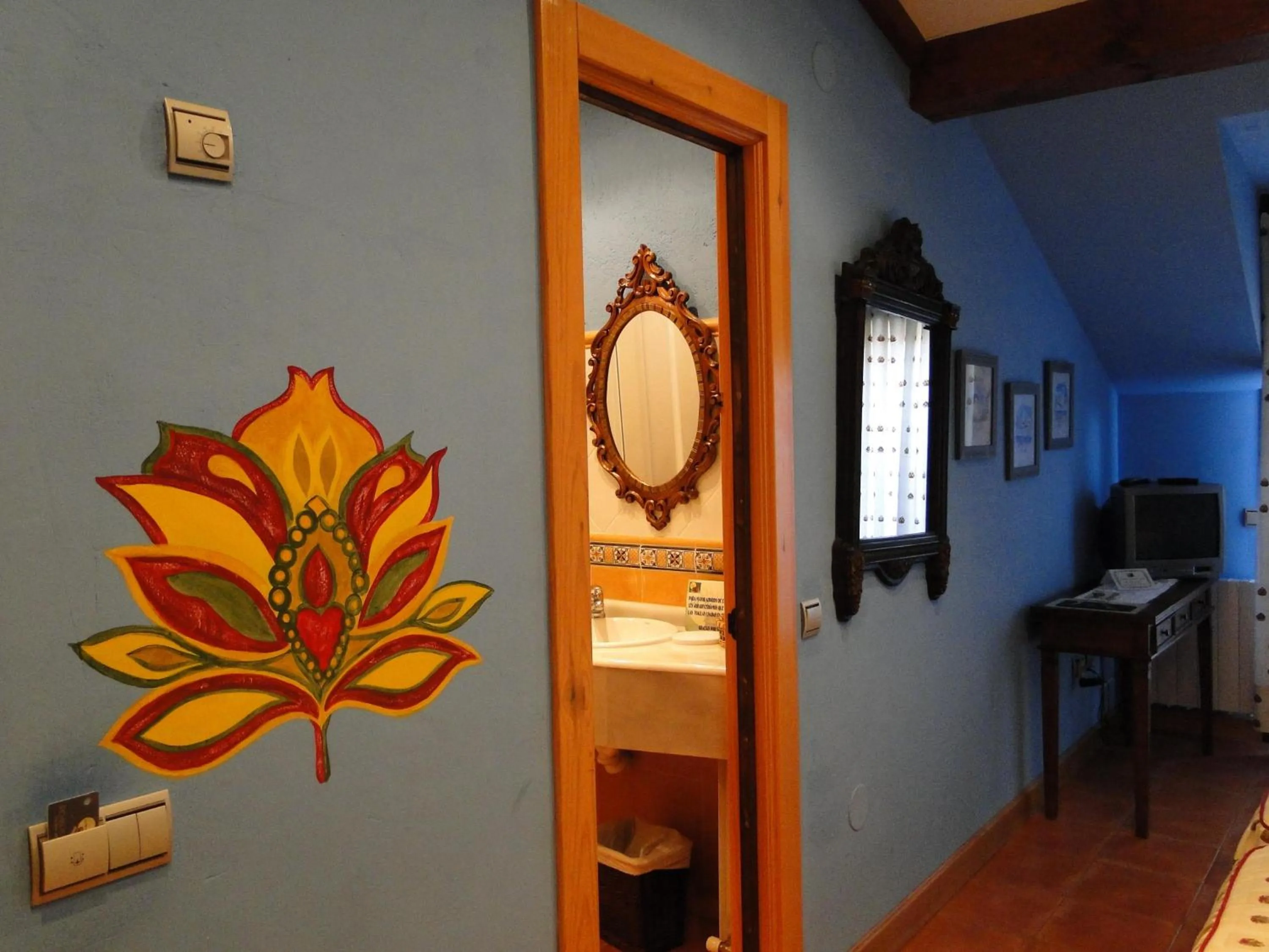 Decorative detail in Posada La Mies