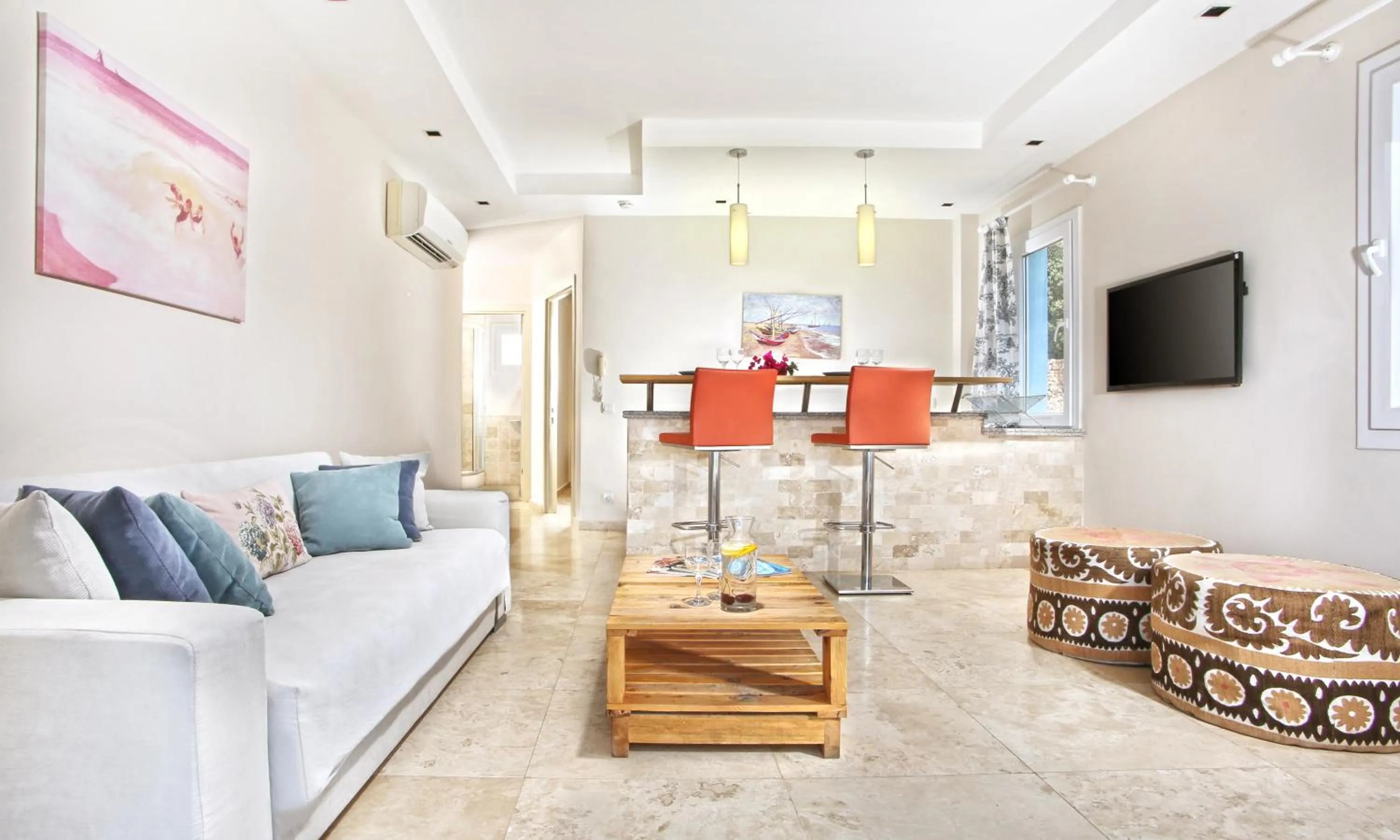 Photo of the whole room in Saylam Suites