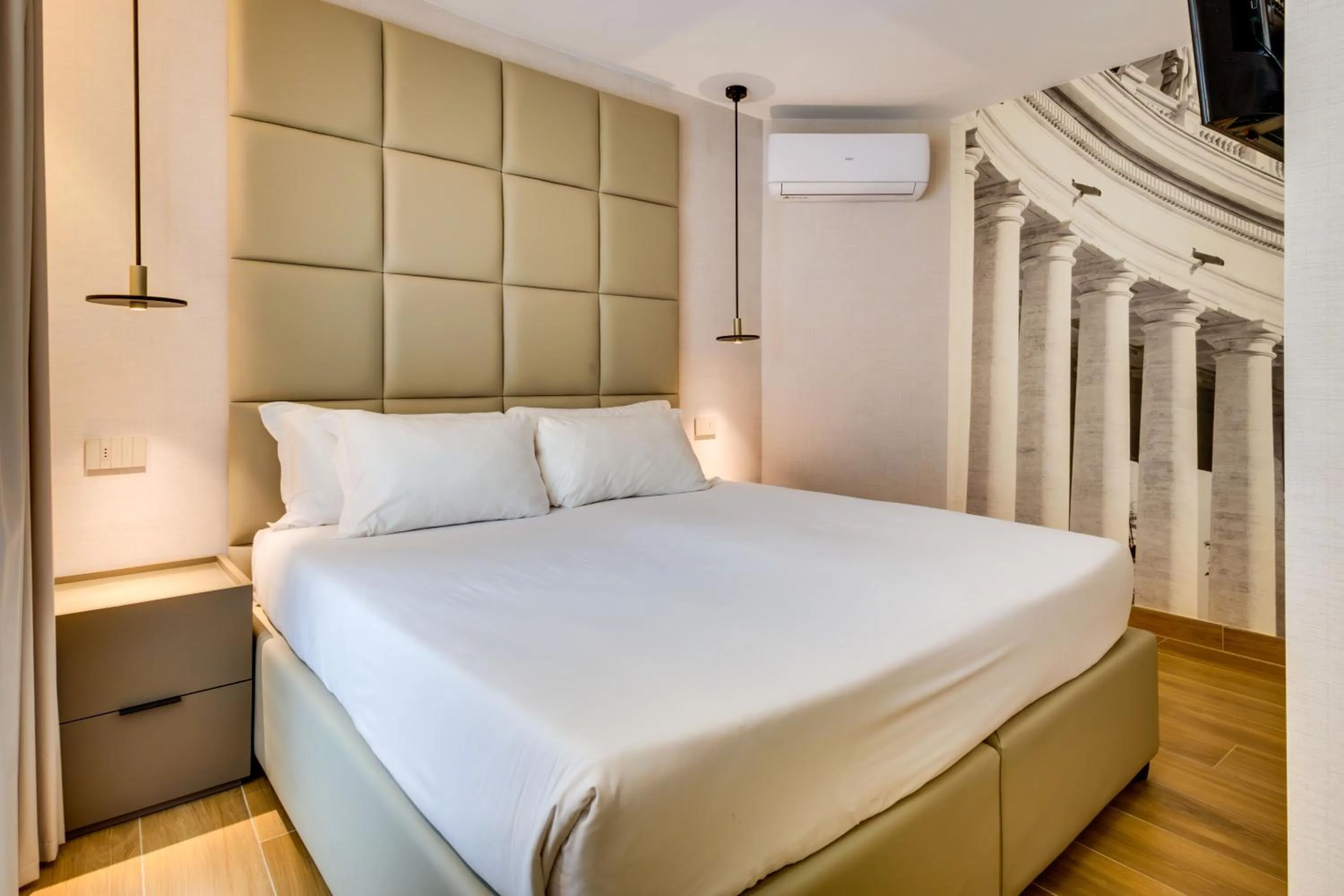 Photo of the whole room, Bed in V Collection Relais Badoer