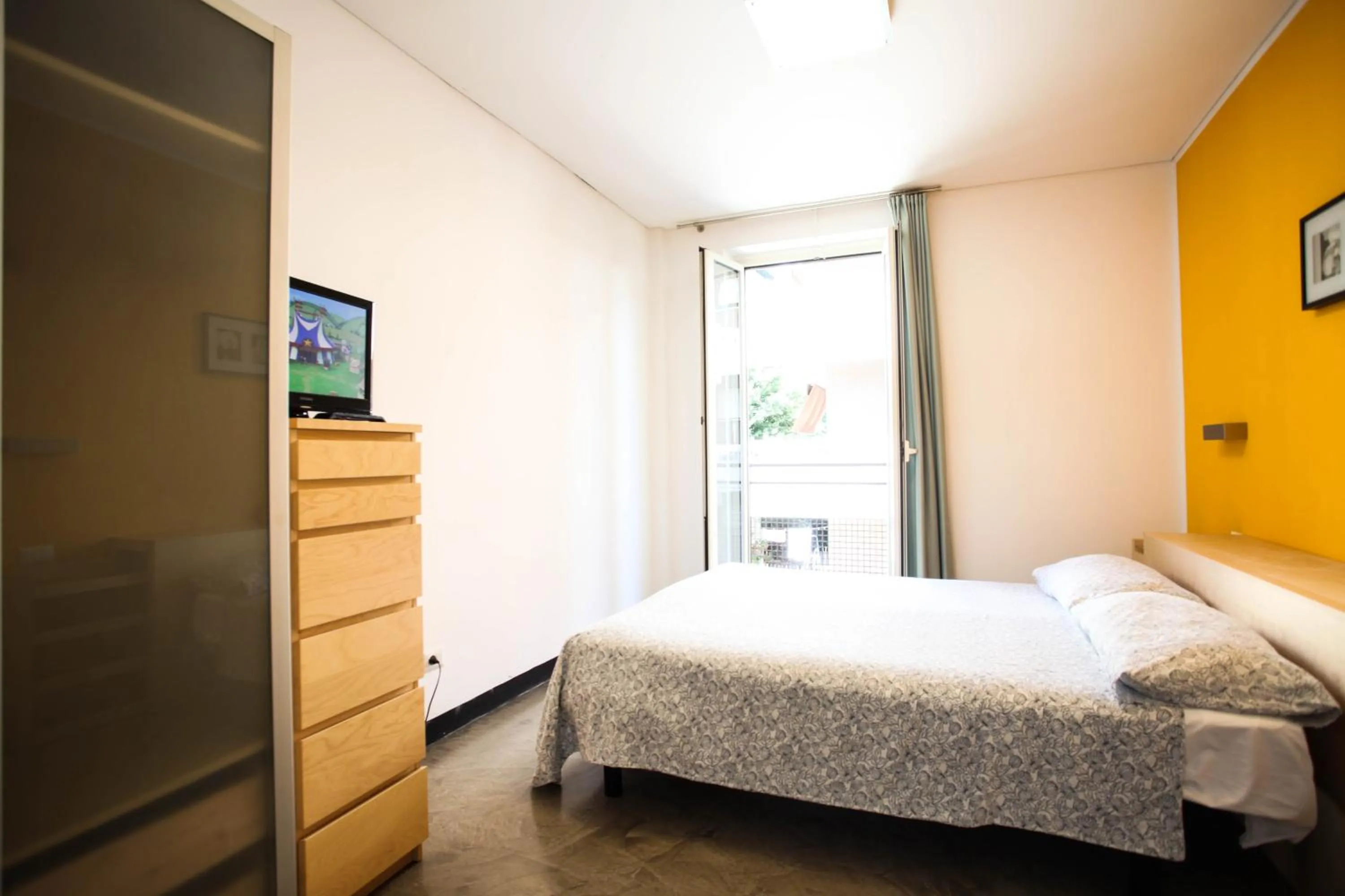 Photo of the whole room, Bed in Residence Igea