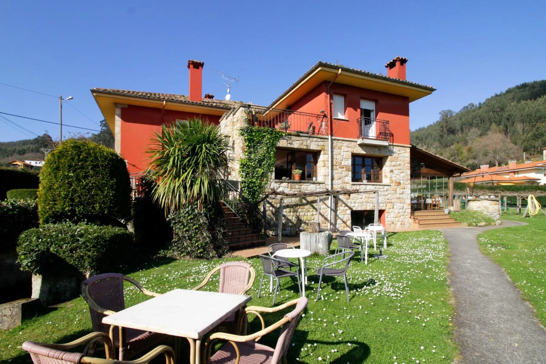 Garden in Hotel Rural Alavera