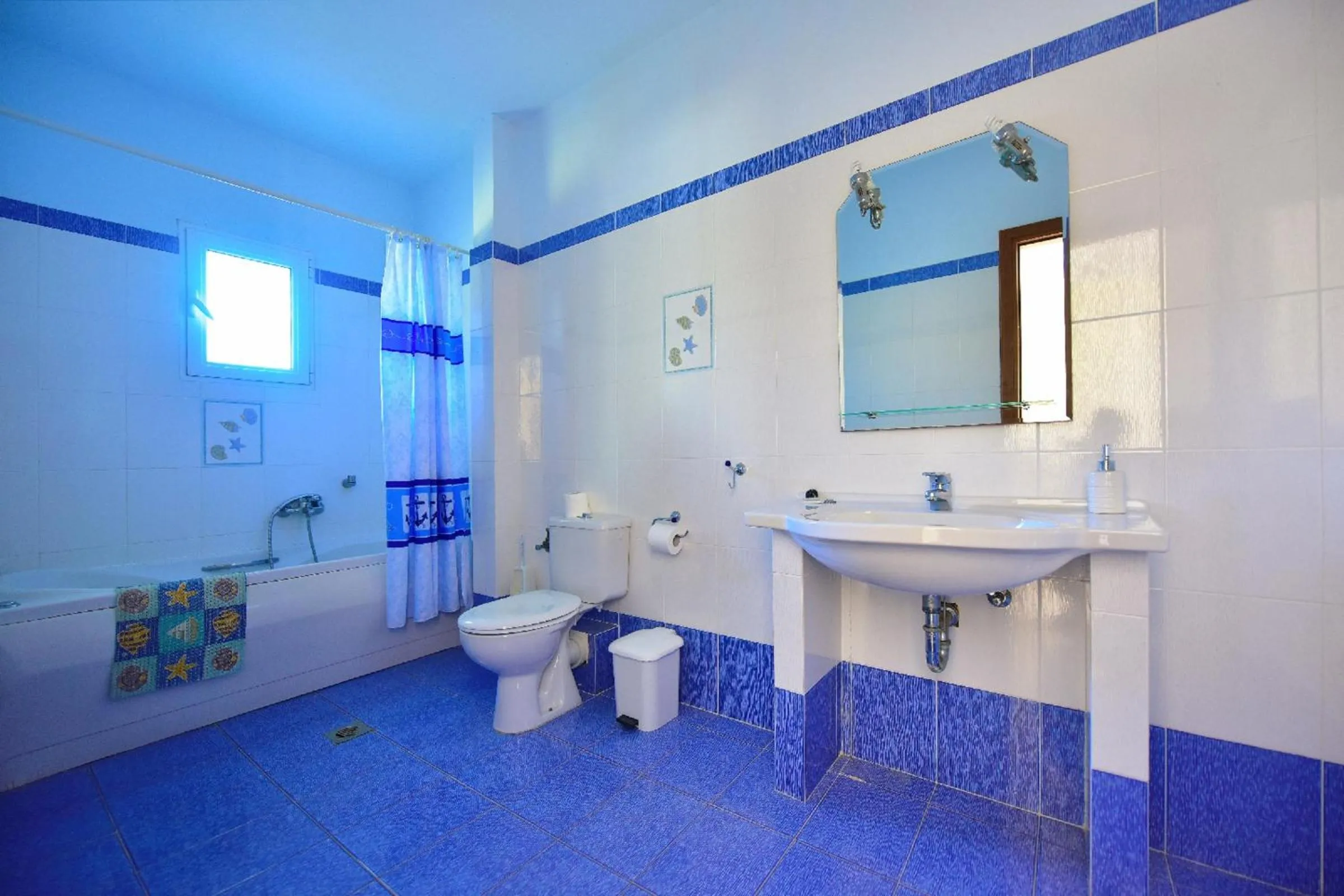 Shower in Limnionas Bay Village Hotel