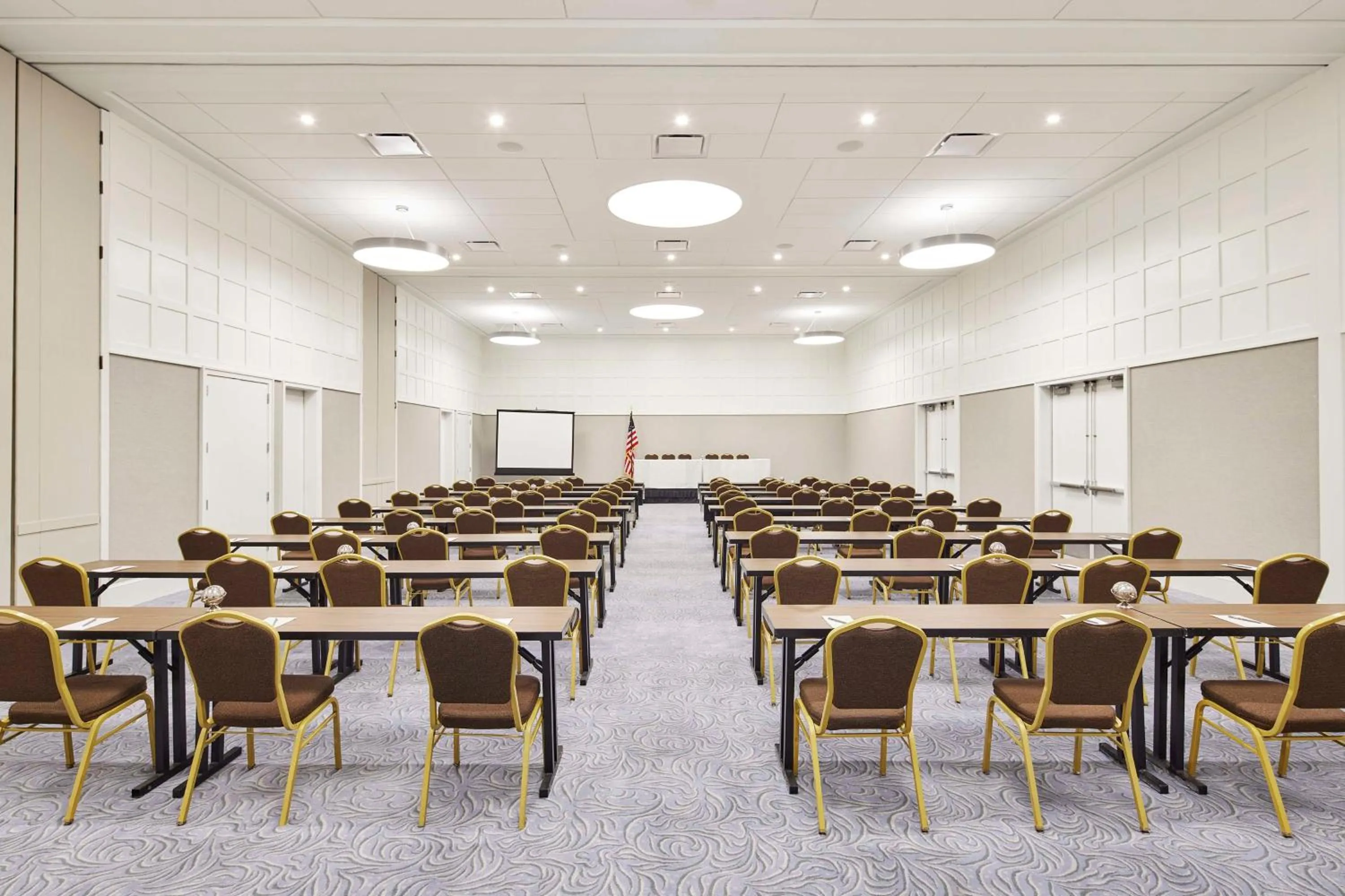 Meeting/conference room in Embassy Suites by Hilton Alexandria Old Town