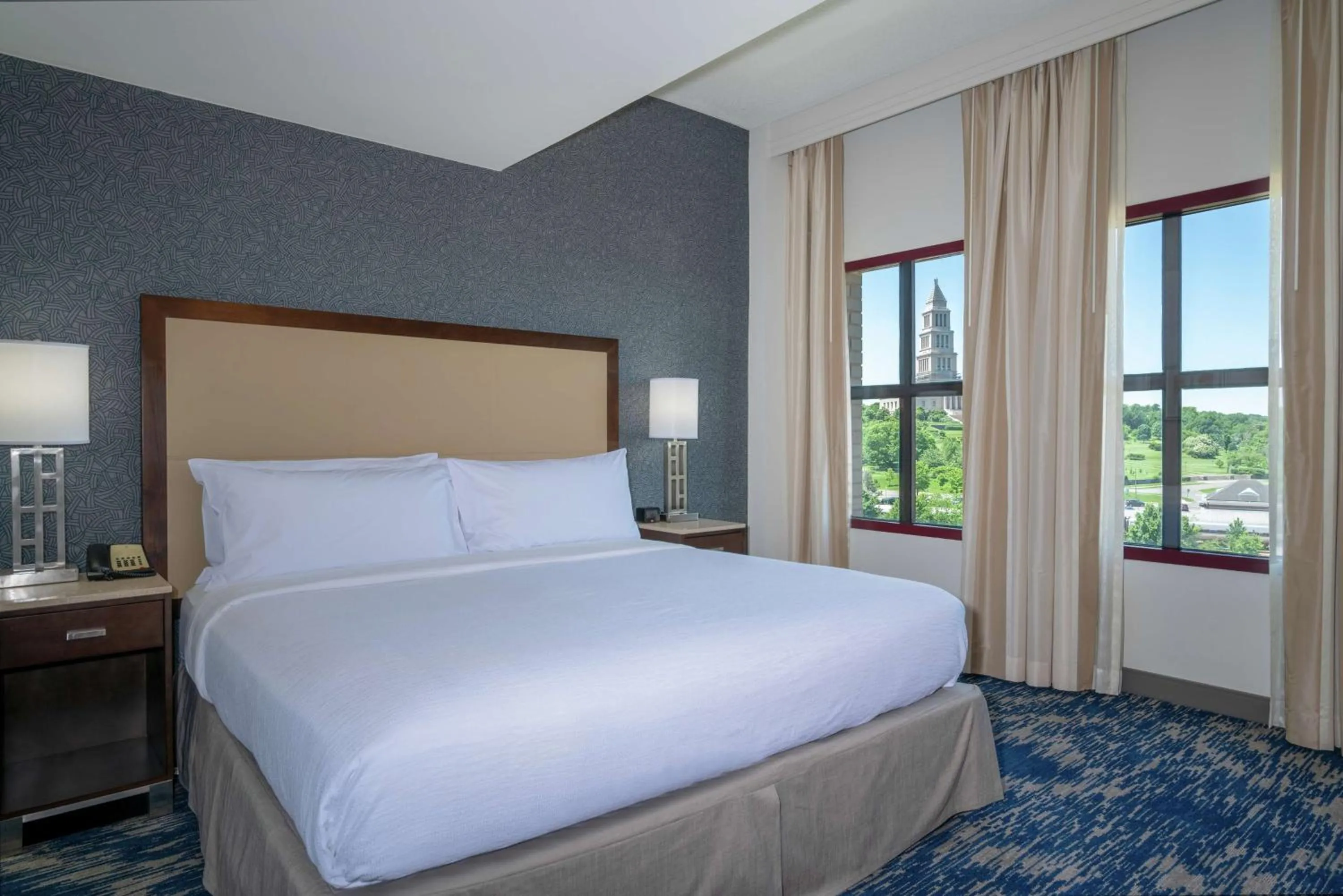 Bed in Embassy Suites by Hilton Alexandria Old Town