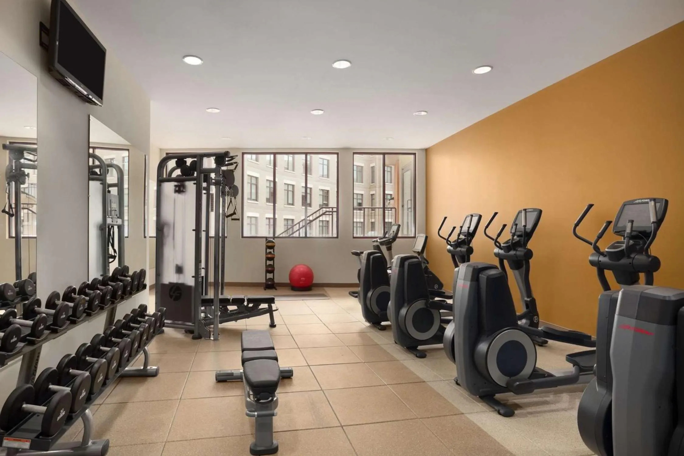 Fitness centre/facilities in Embassy Suites by Hilton Alexandria Old Town