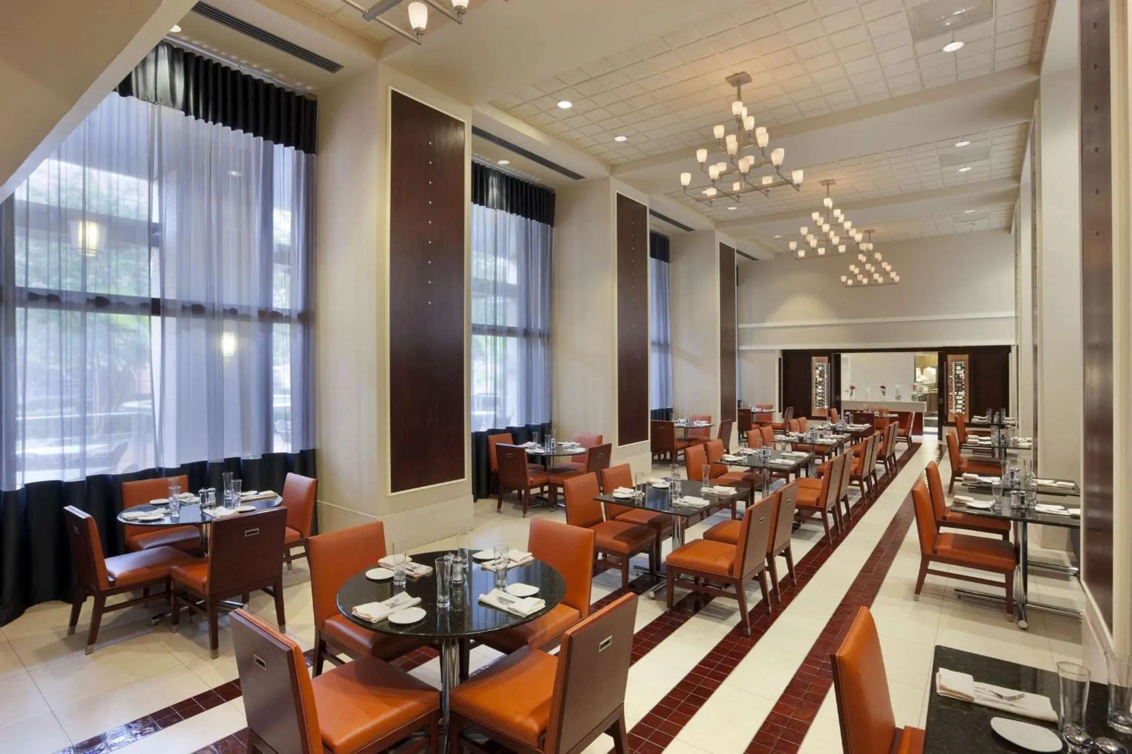 Restaurant/places to eat in Embassy Suites by Hilton Alexandria Old Town