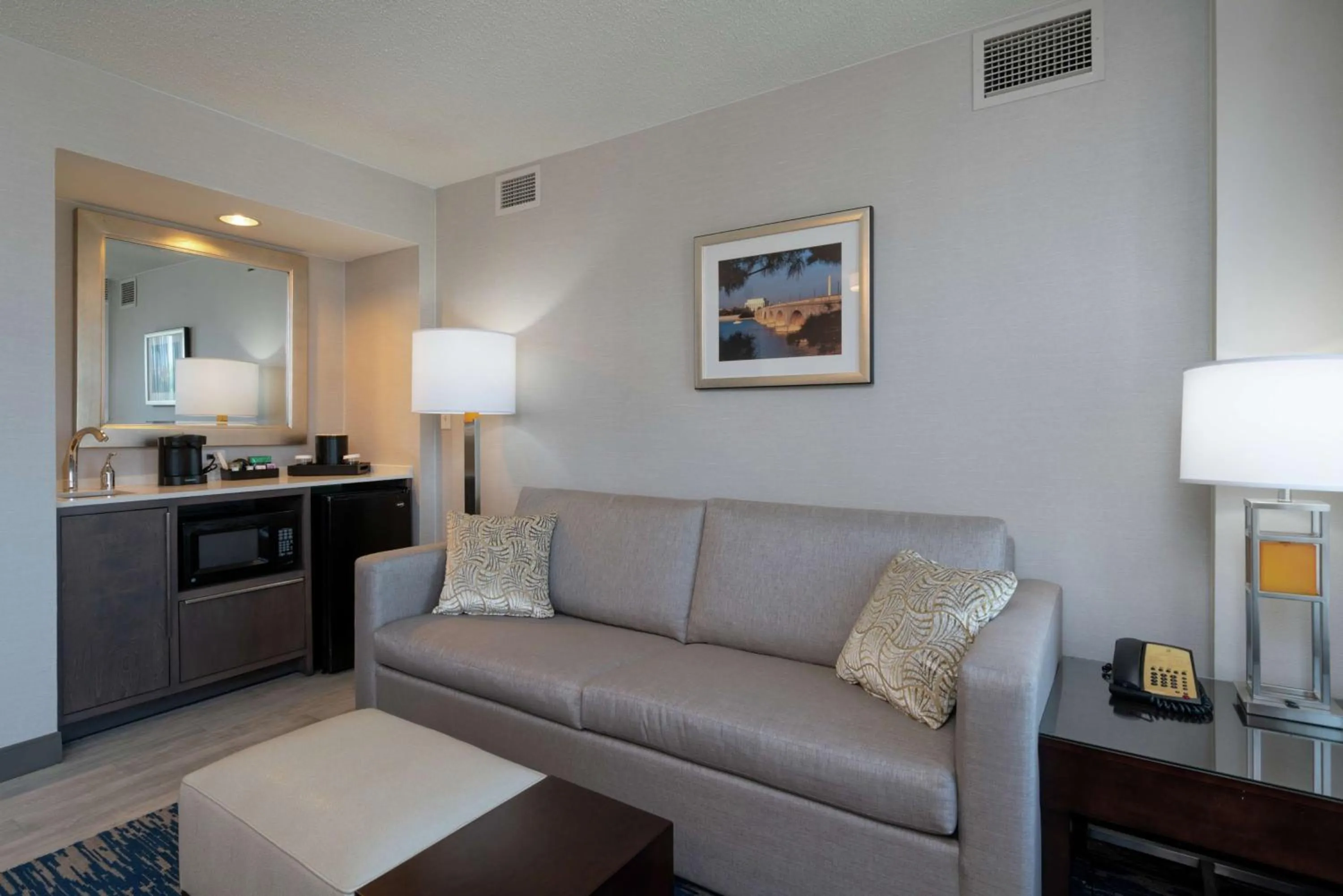 Bedroom in Embassy Suites by Hilton Alexandria Old Town