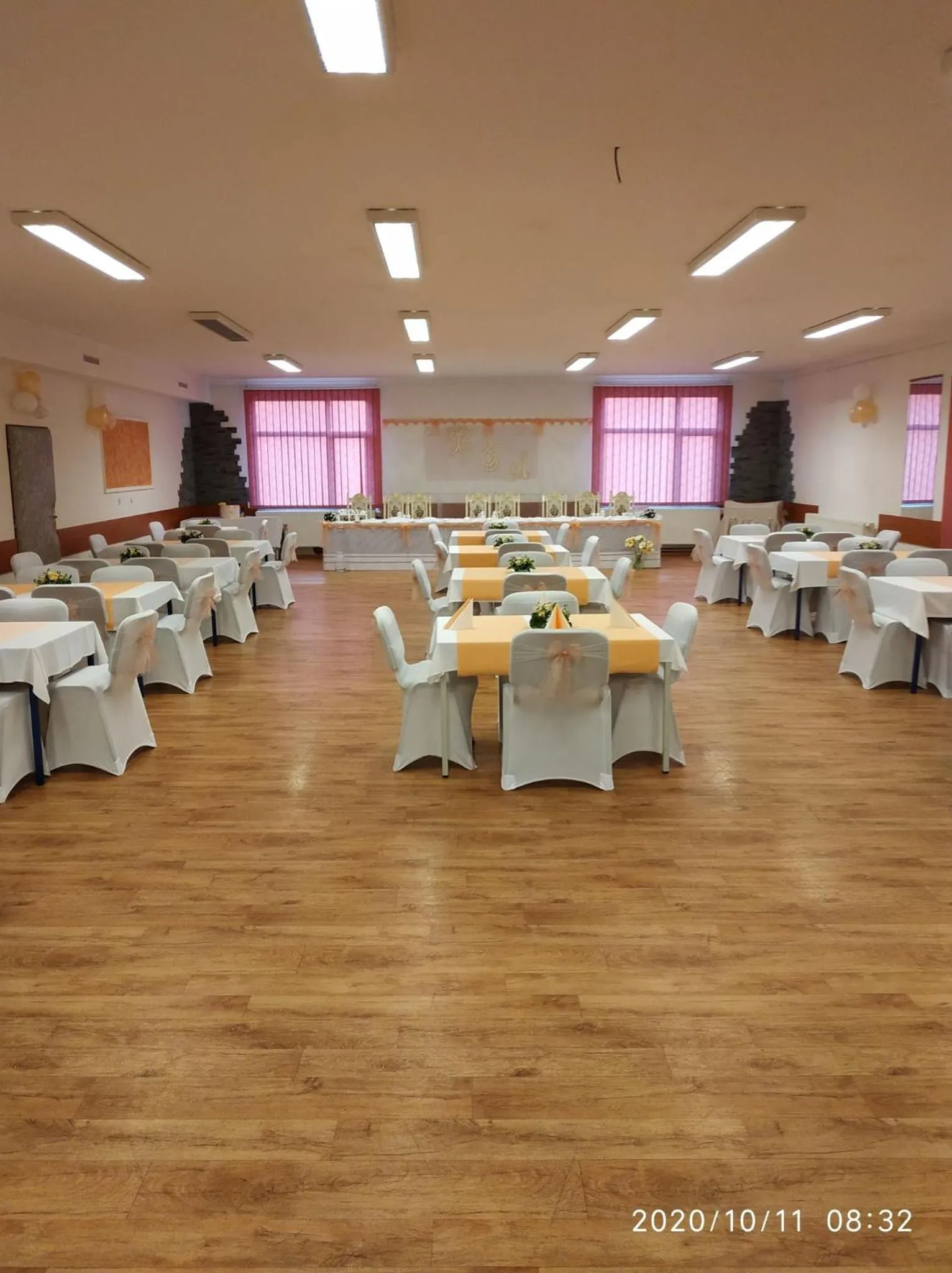 Restaurant/places to eat in Hotel Prom