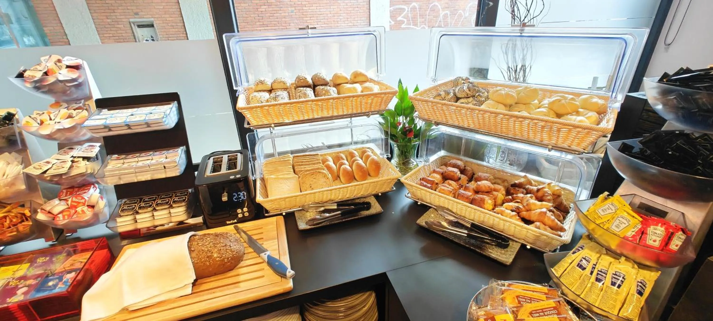 Food and drinks in Hotel Cardiff