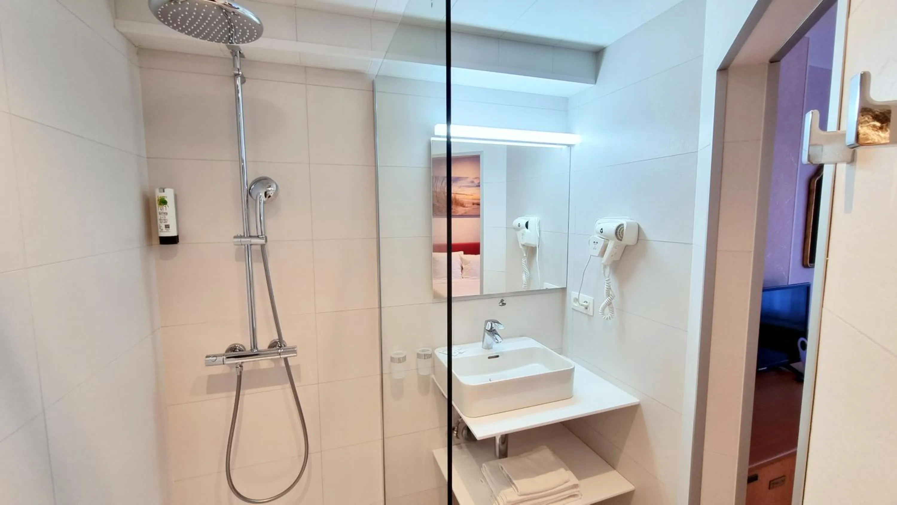 Bathroom in Hotel Cardiff