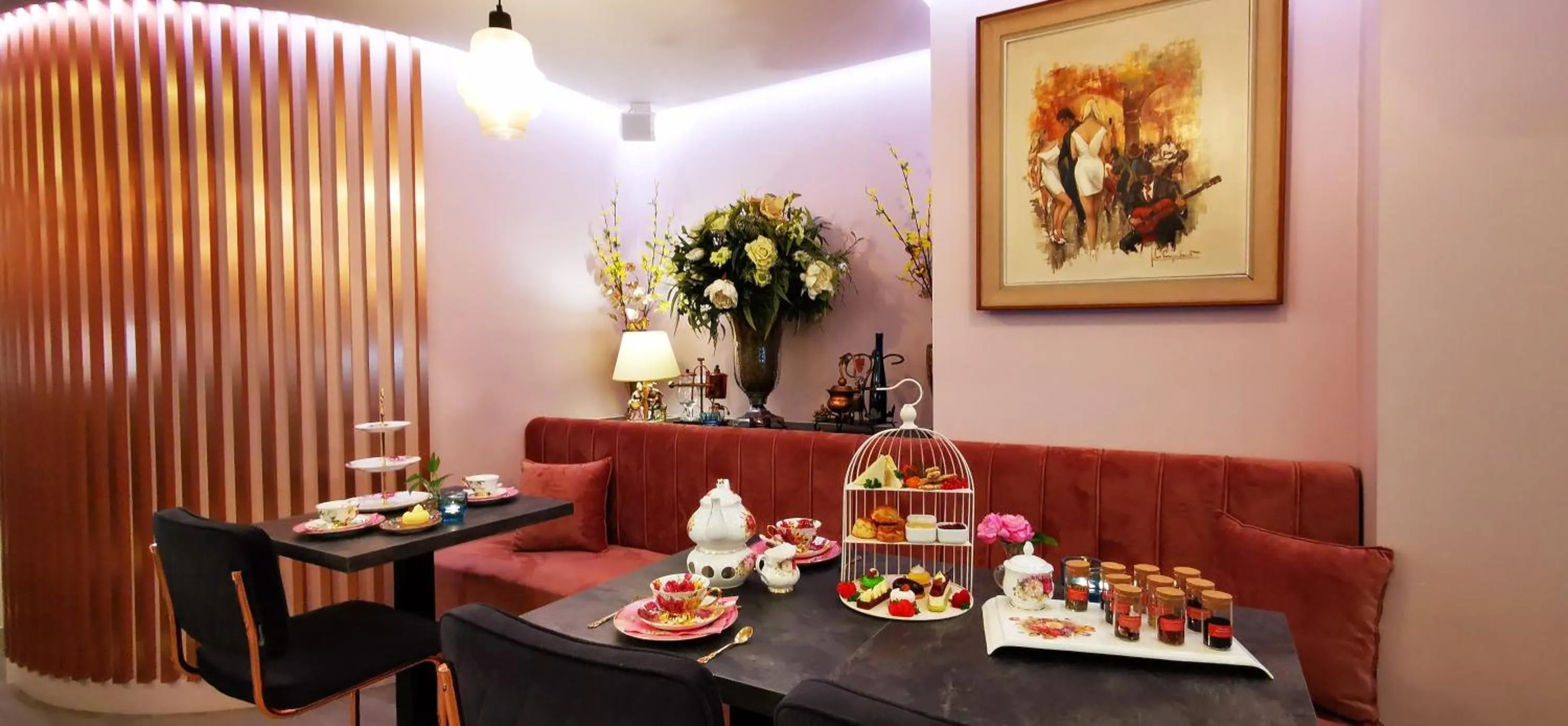 Lounge or bar in Hotel Cardiff