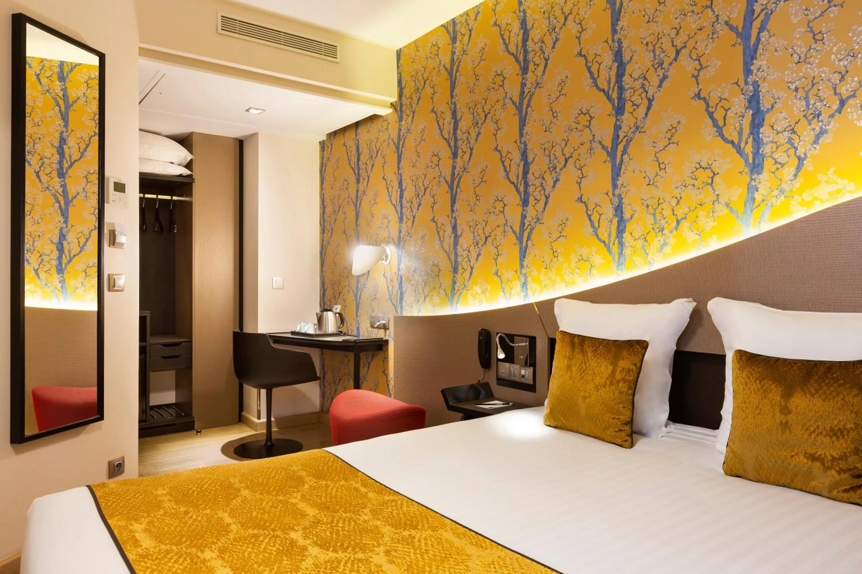 Bedroom, Bed in Hôtel Hor Europe