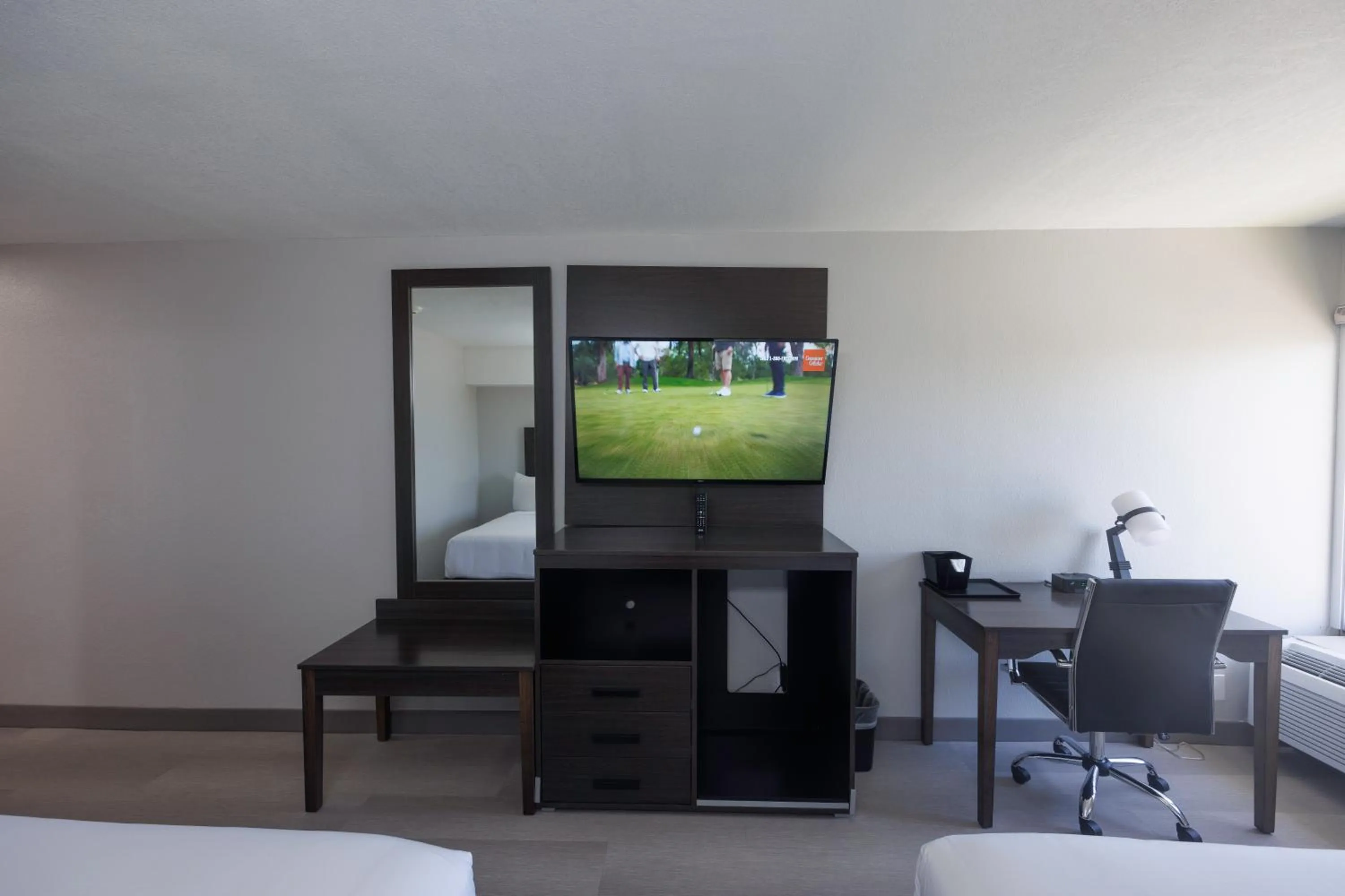 TV and multimedia in B&B Hotel Miami Airport