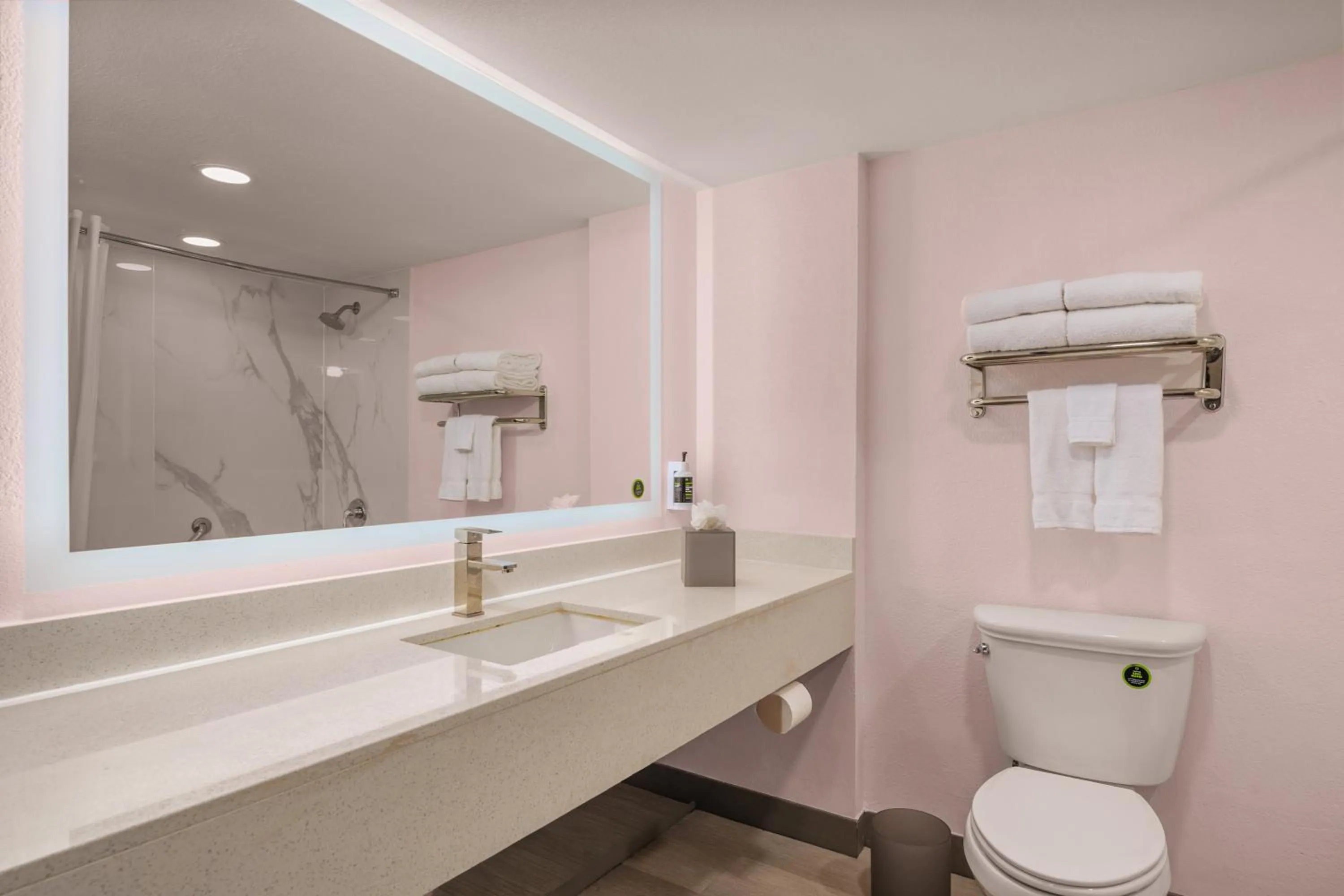 Bathroom in B&B Hotel Miami Airport