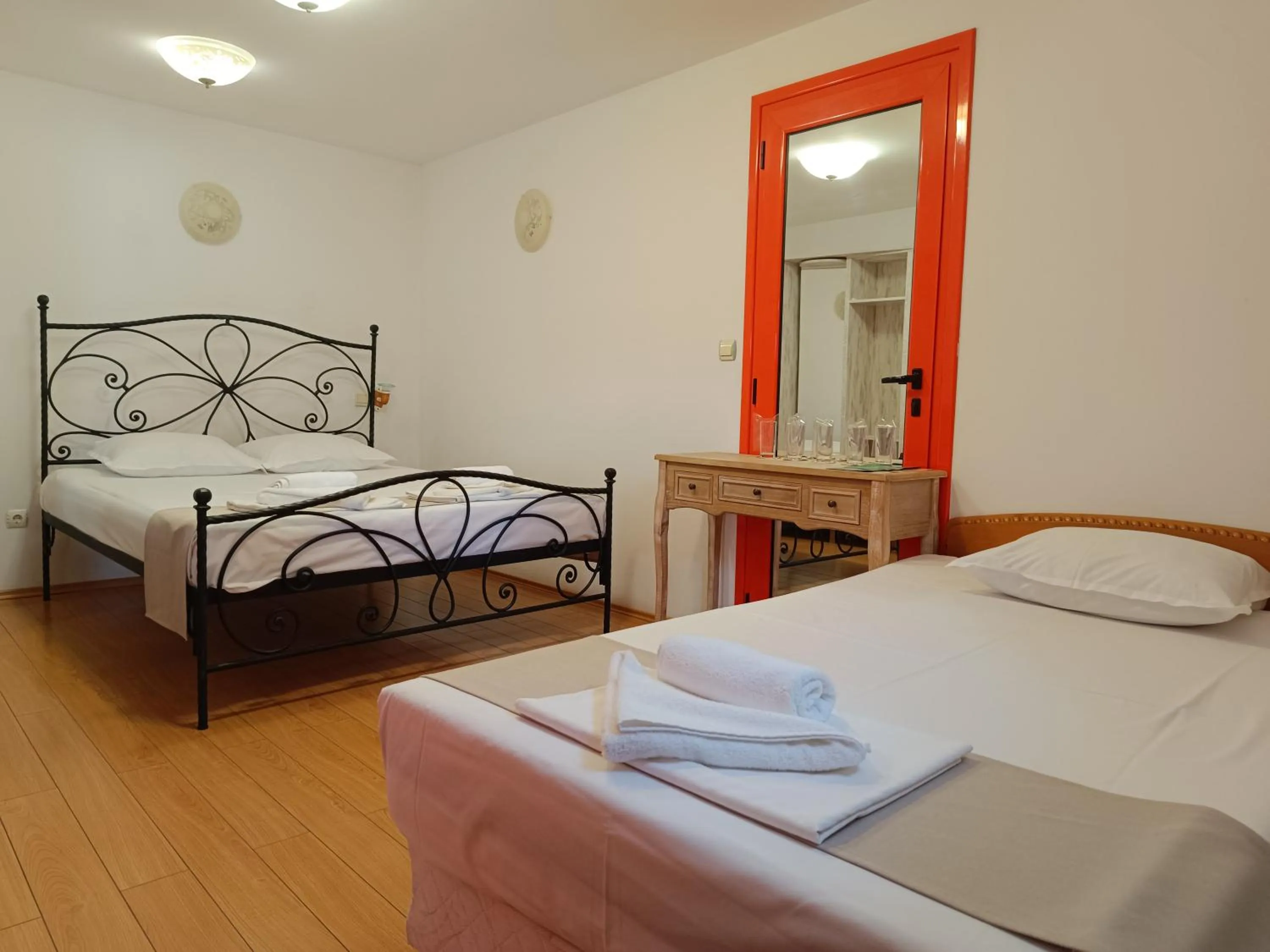 Photo of the whole room, Bed in Family Hotel Rai