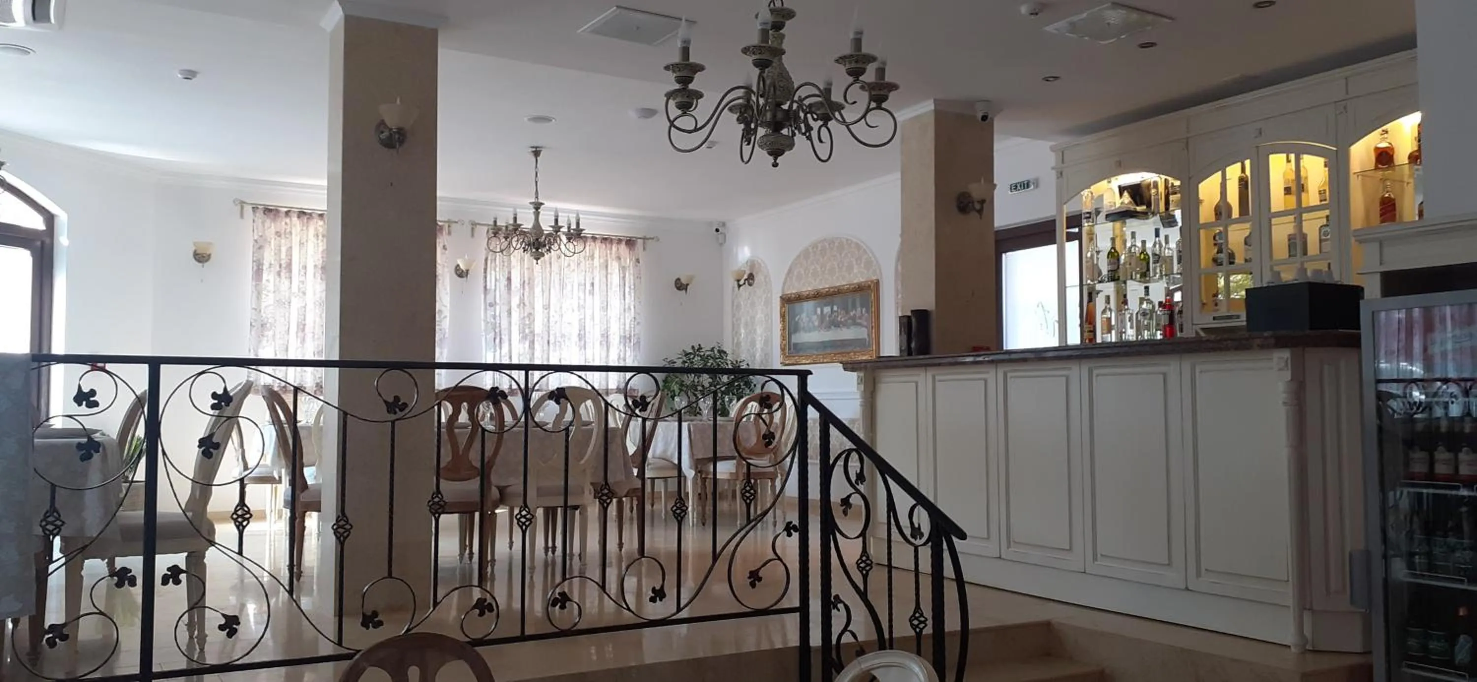 Restaurant/places to eat in Family Hotel Rai