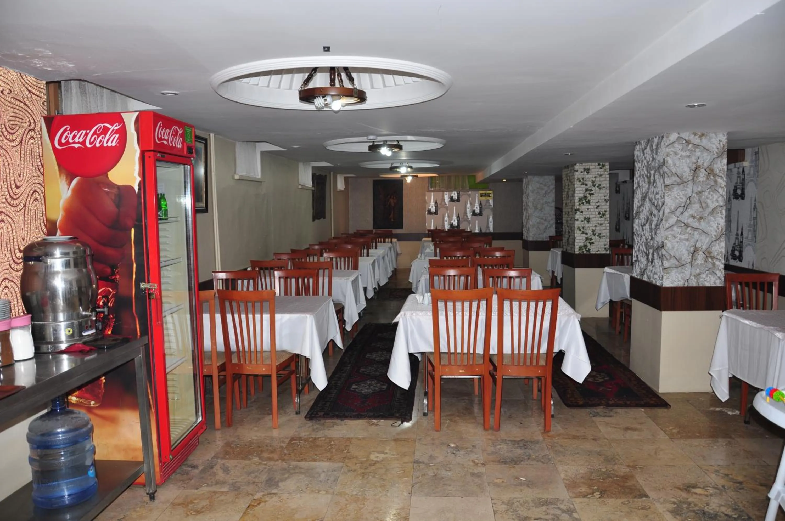 Restaurant/places to eat in Sena Hotels