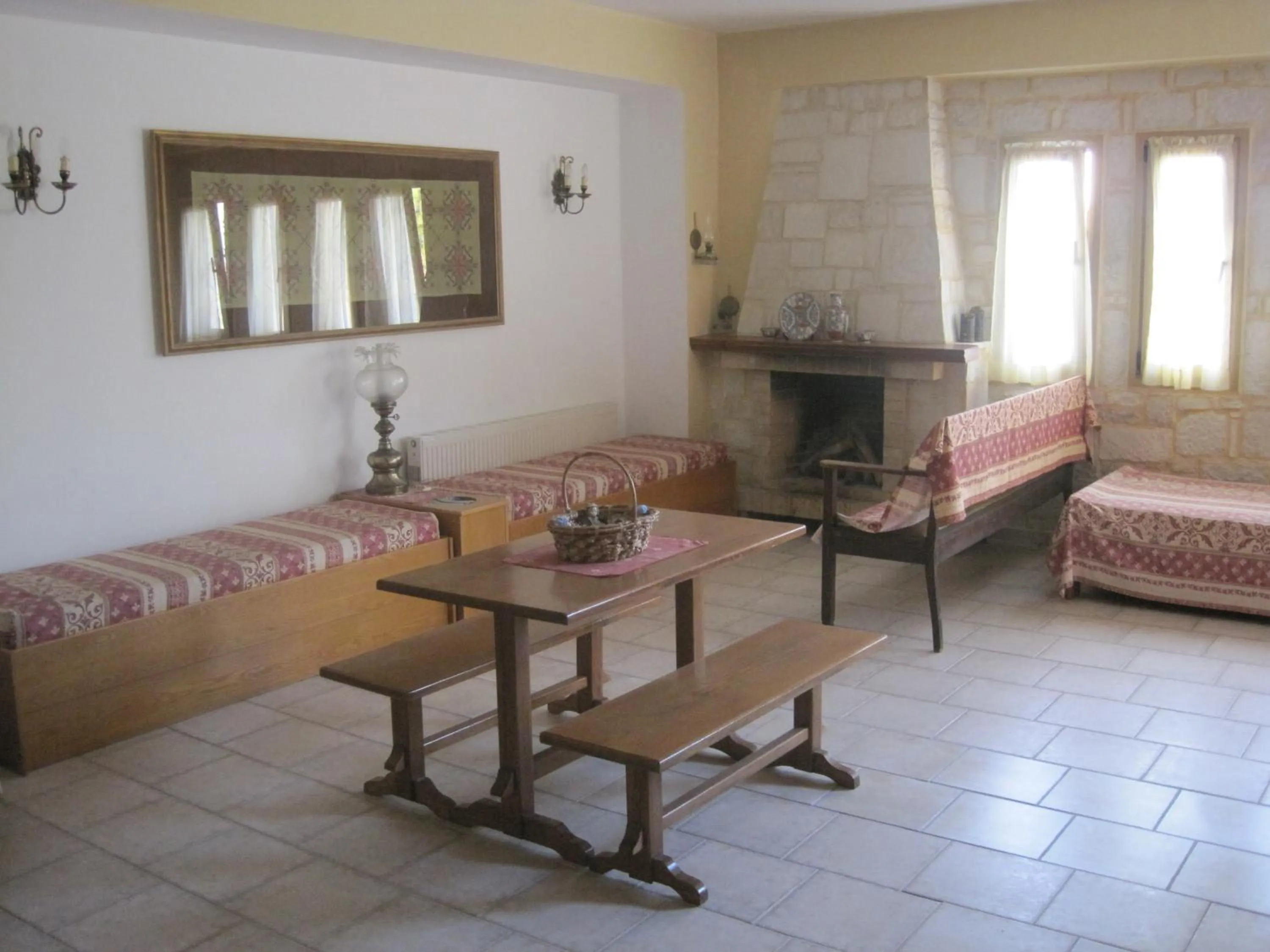 Communal lounge/ TV room in Vamos Palace Apartments