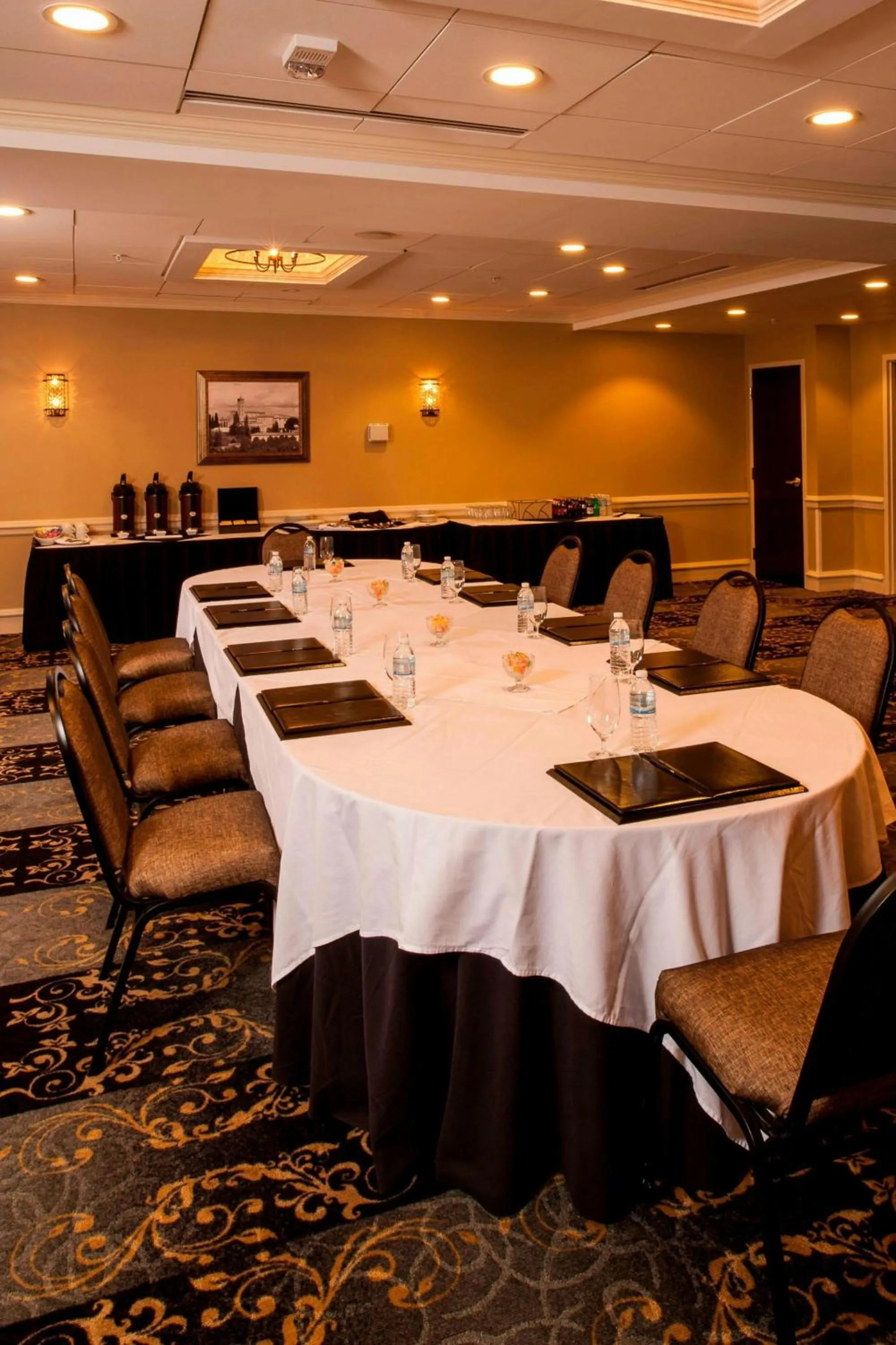 Lounge or bar in The Siena Hotel, Autograph Collection