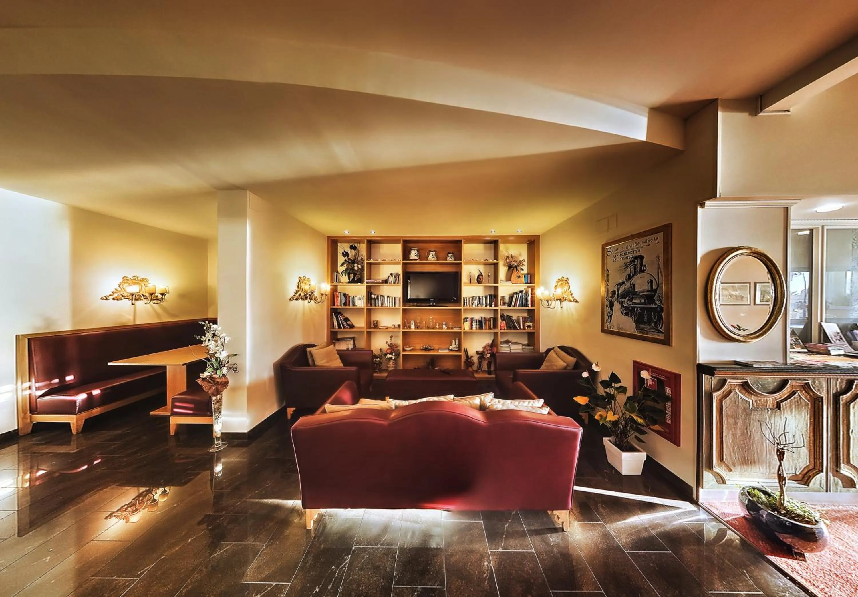 Library in Hotel Bahia