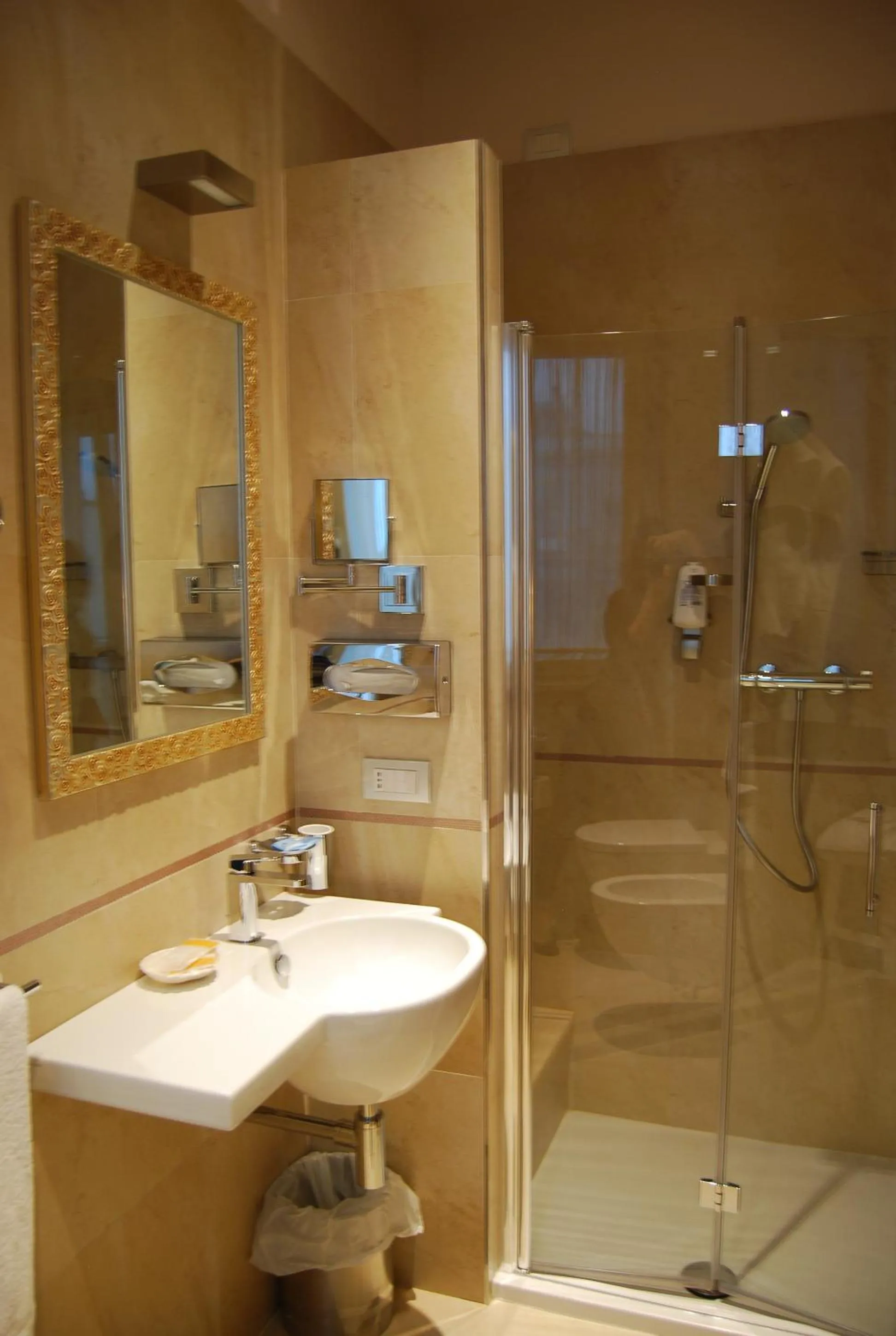 Shower in Hotel Bahia