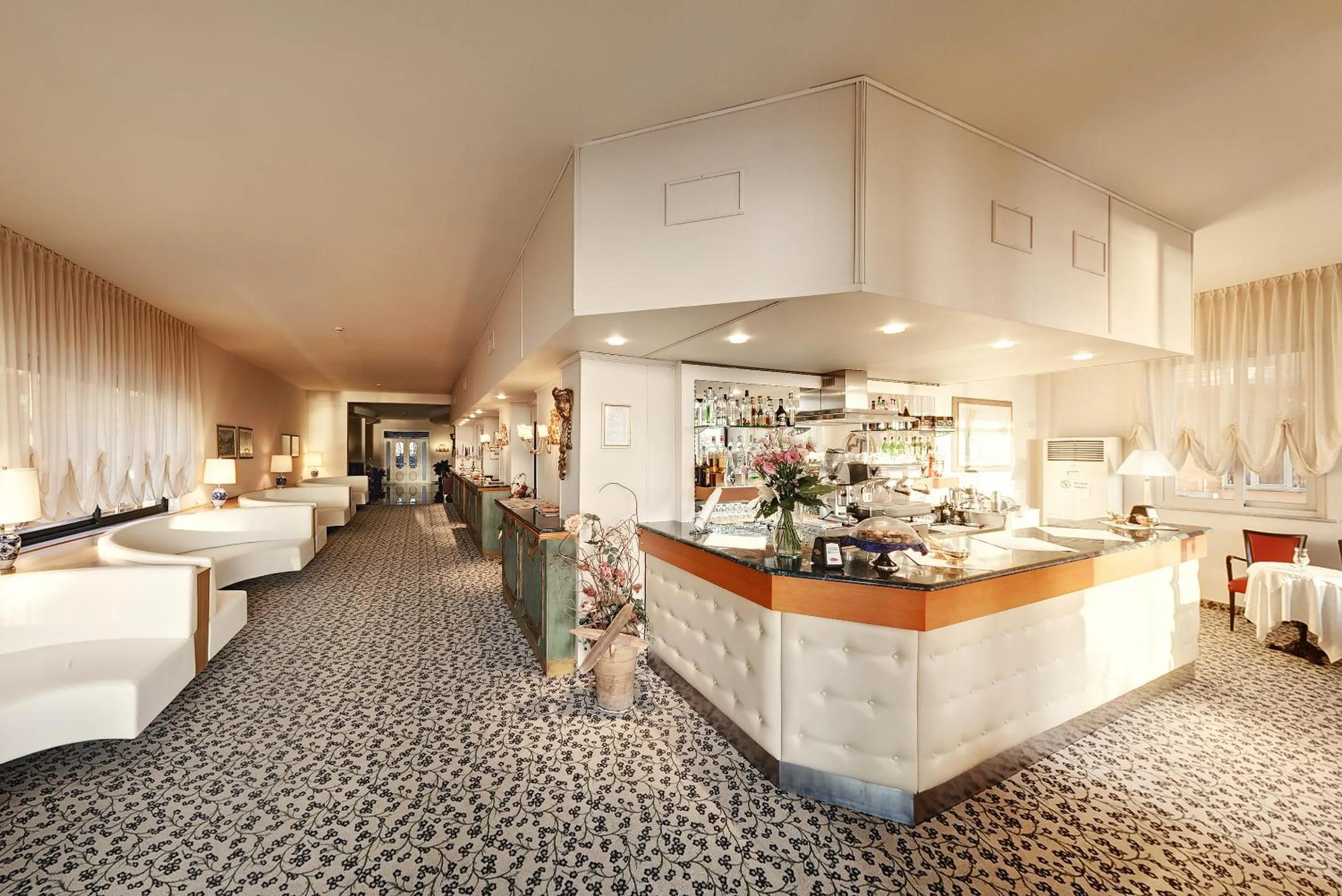 Lobby or reception in Hotel Bahia