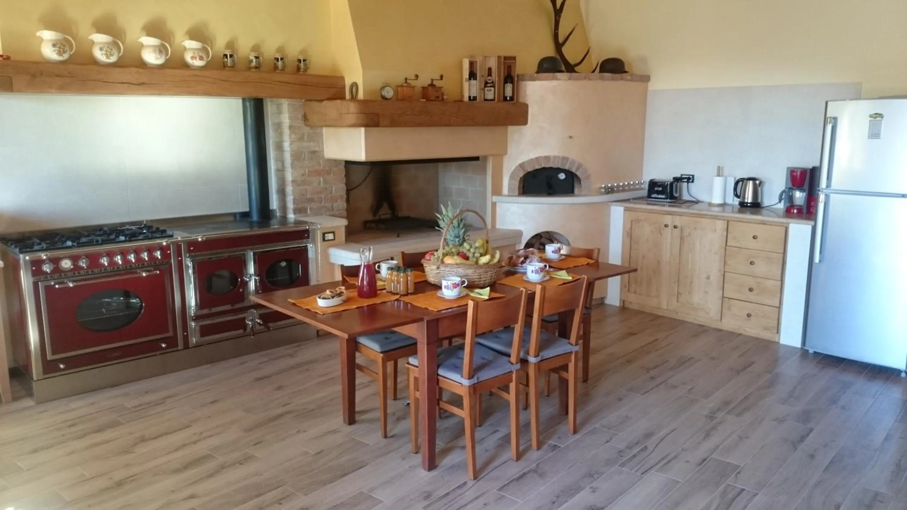 Communal kitchen in B&B Happy Guest