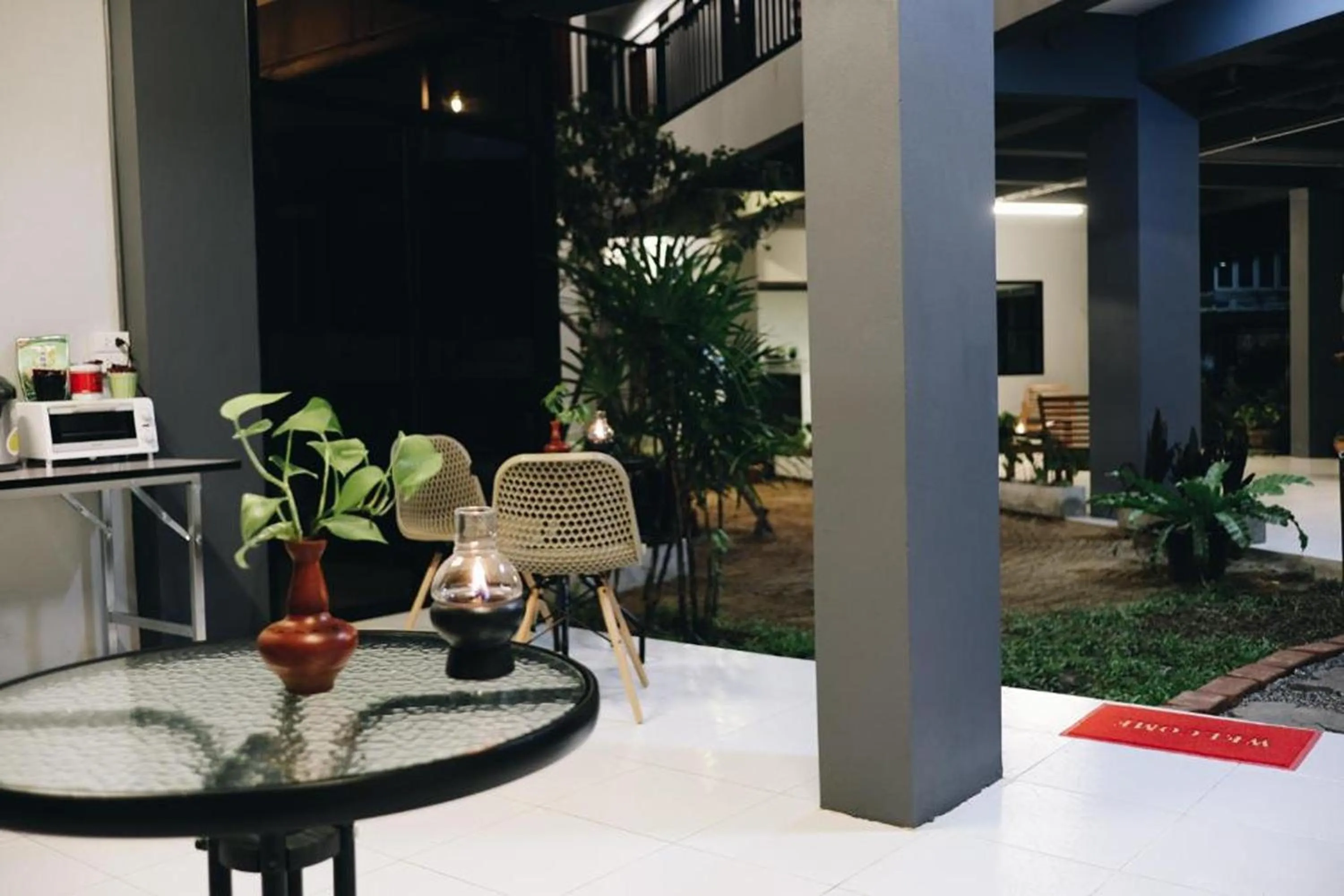 Seating area in Hotel Wualai by CMStay