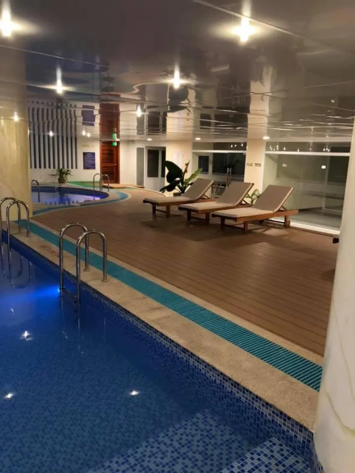 Swimming pool in Khách sạn Sài Gòn Vĩnh Long