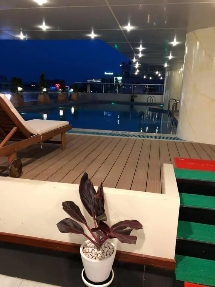 Swimming pool in Khách sạn Sài Gòn Vĩnh Long