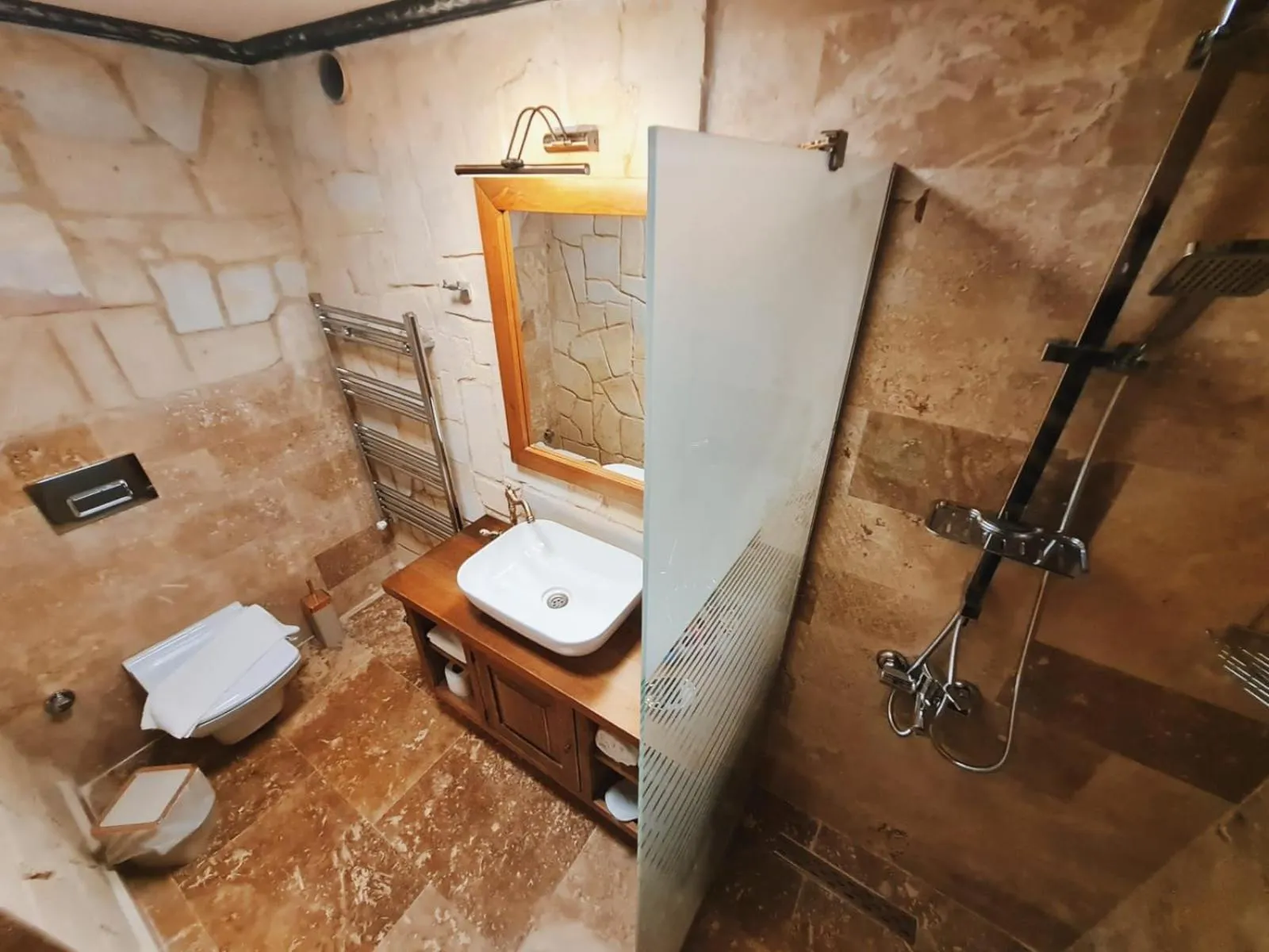 Bathroom in Yıldız Hotel