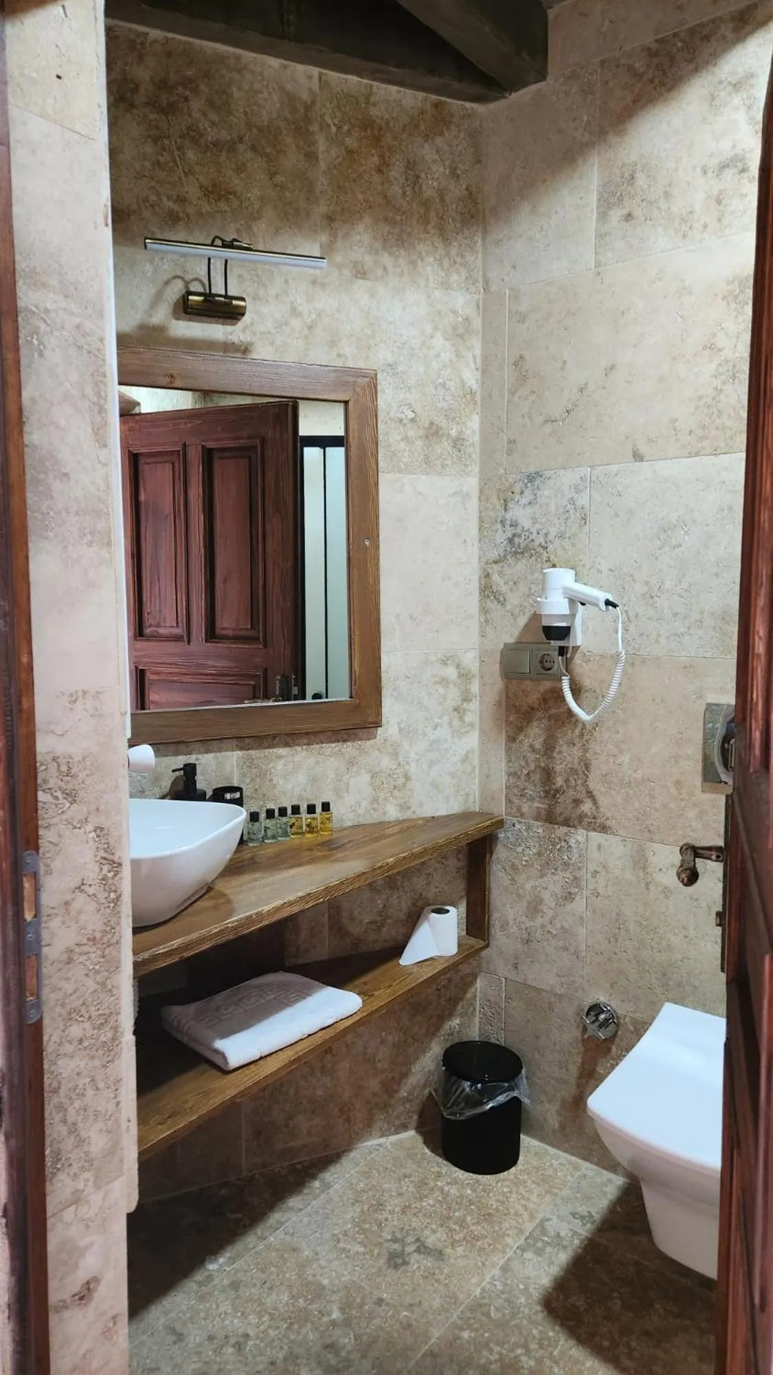 Shower in Yıldız Hotel