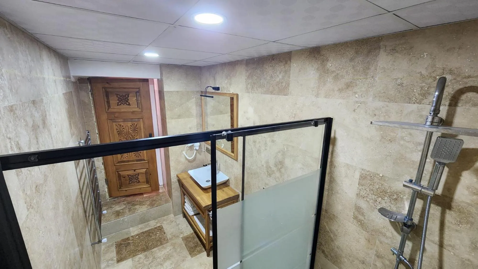 Shower in Yıldız Hotel