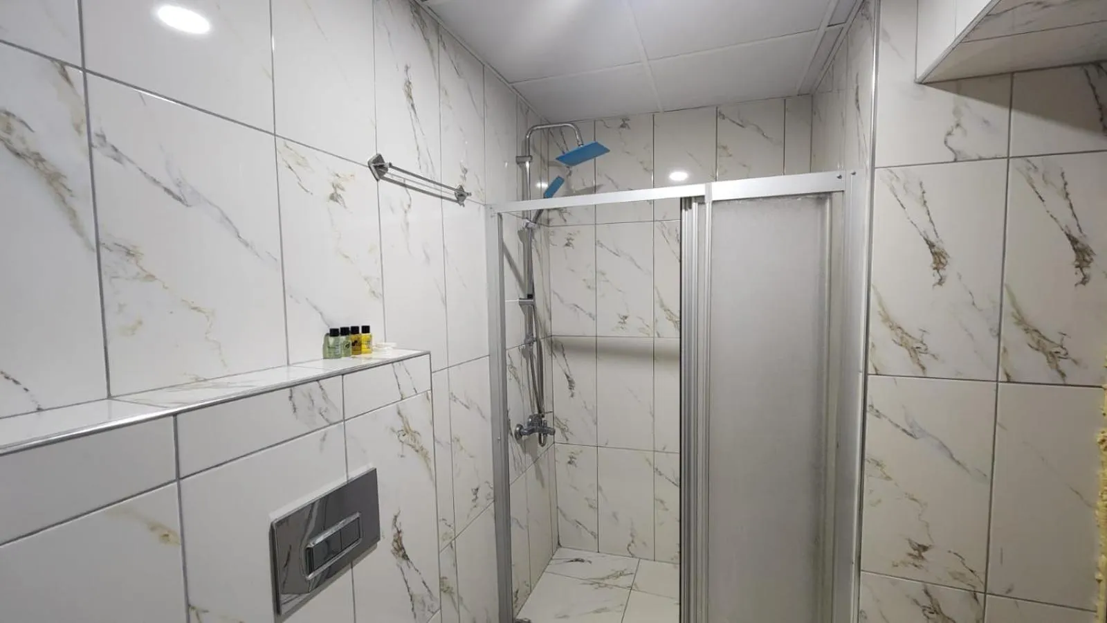 Shower in Yıldız Hotel