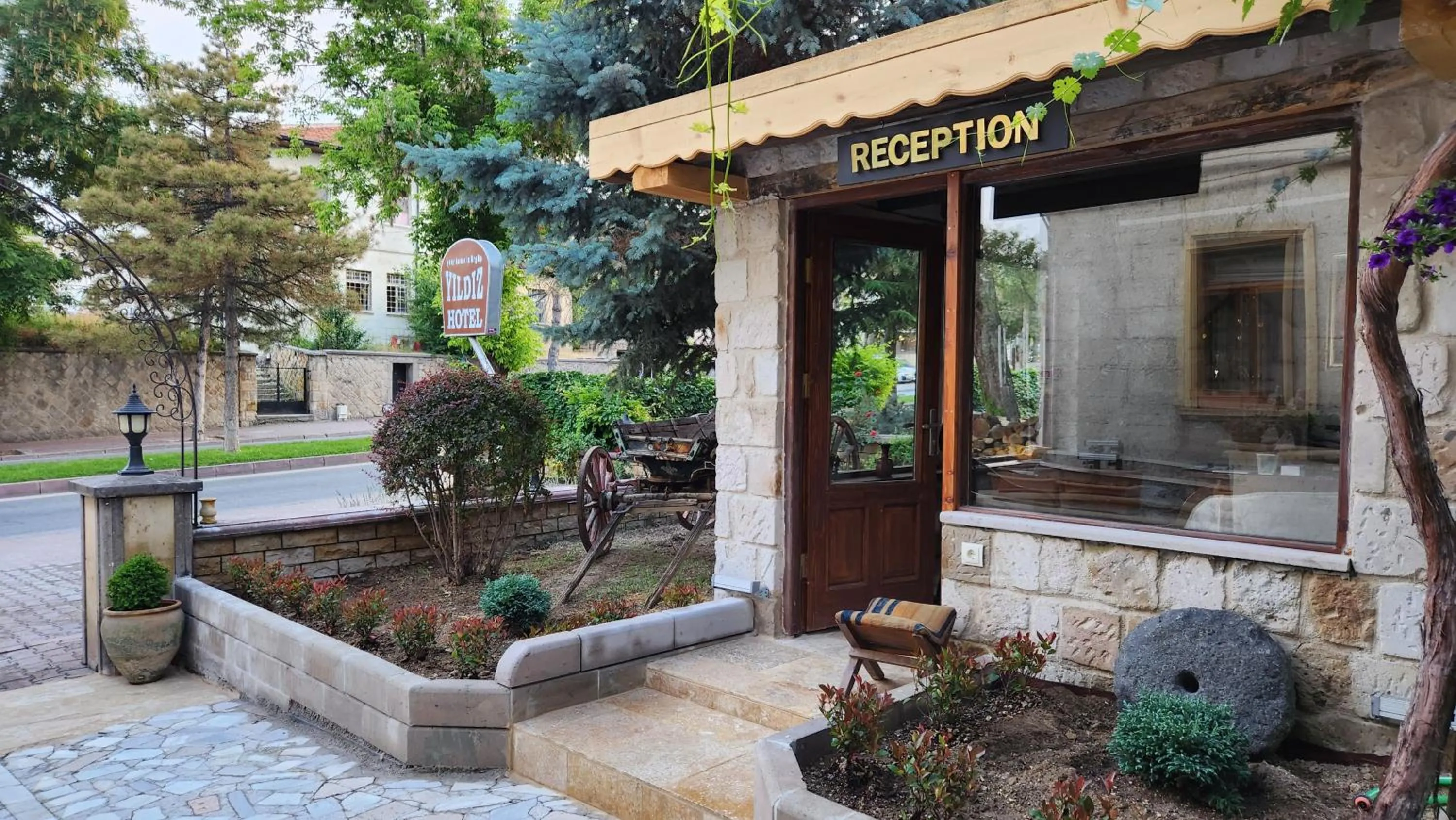 Lobby or reception in Yıldız Hotel
