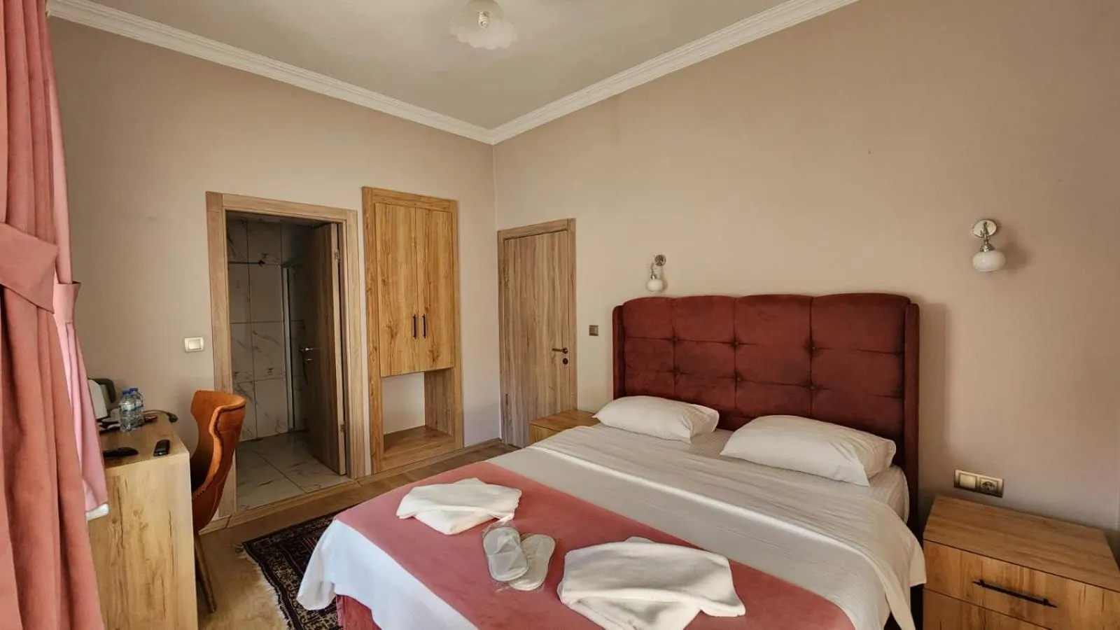 Photo of the whole room, Bed in Yıldız Hotel