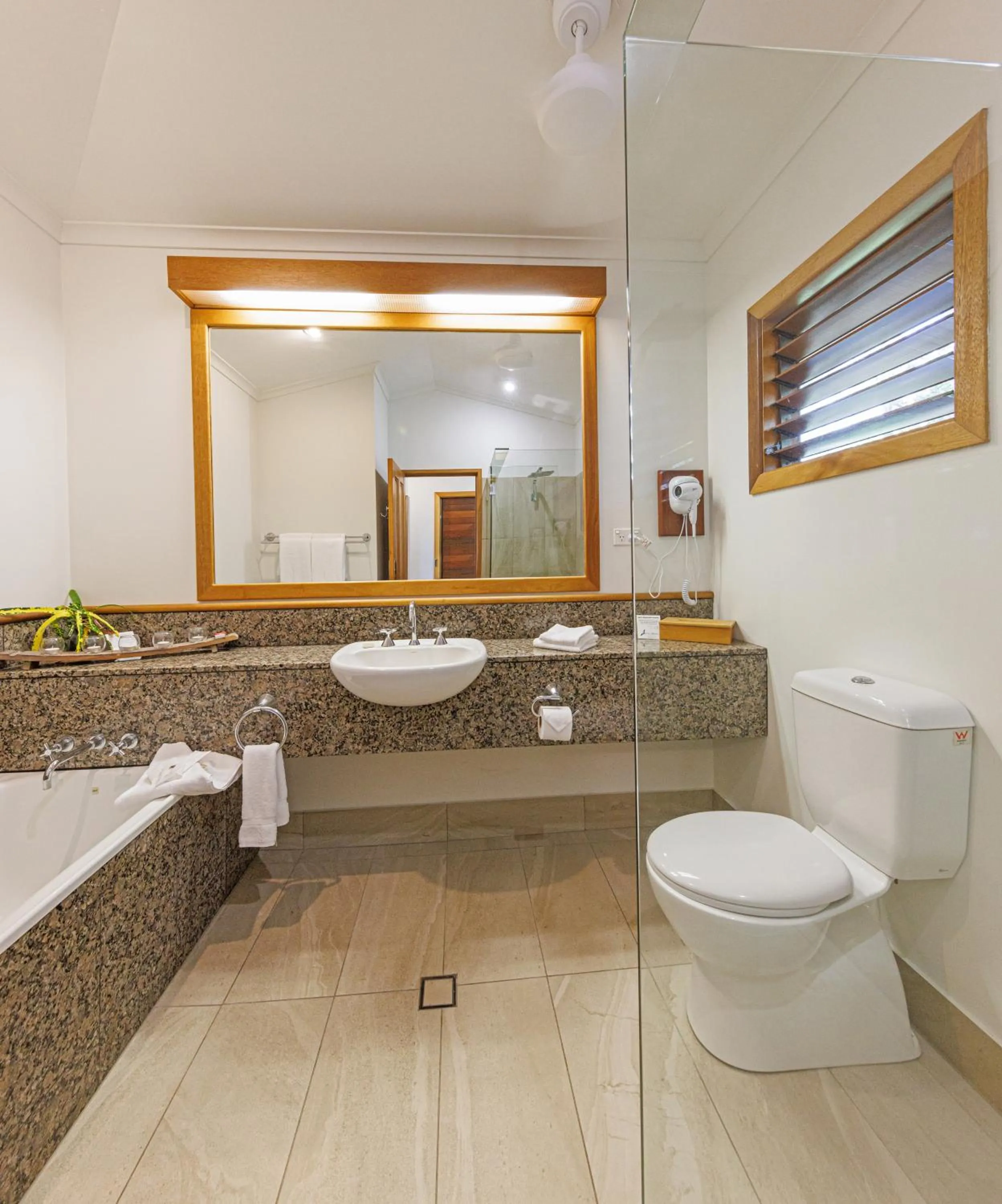 Bathroom in Thala Beach Nature Reserve